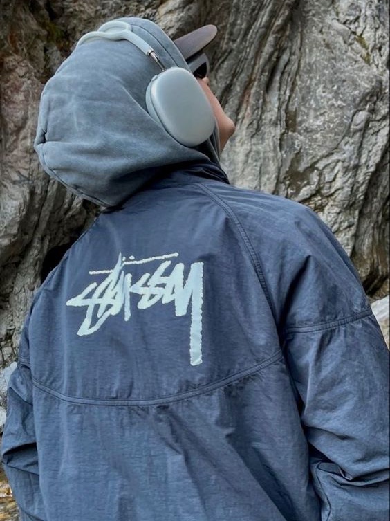 Nike x Stussy Windrunner Jacket Off Noir 착용 스타일