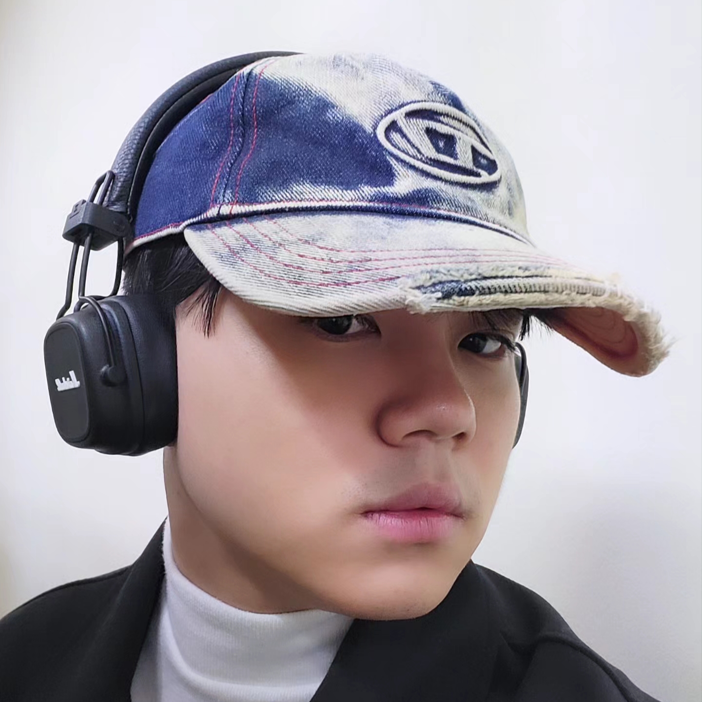 Marshall Major IV Black (Korean Ver.), Diesel C-Seymon Treated Denim Baseball Cap Blue White 착용 스타일