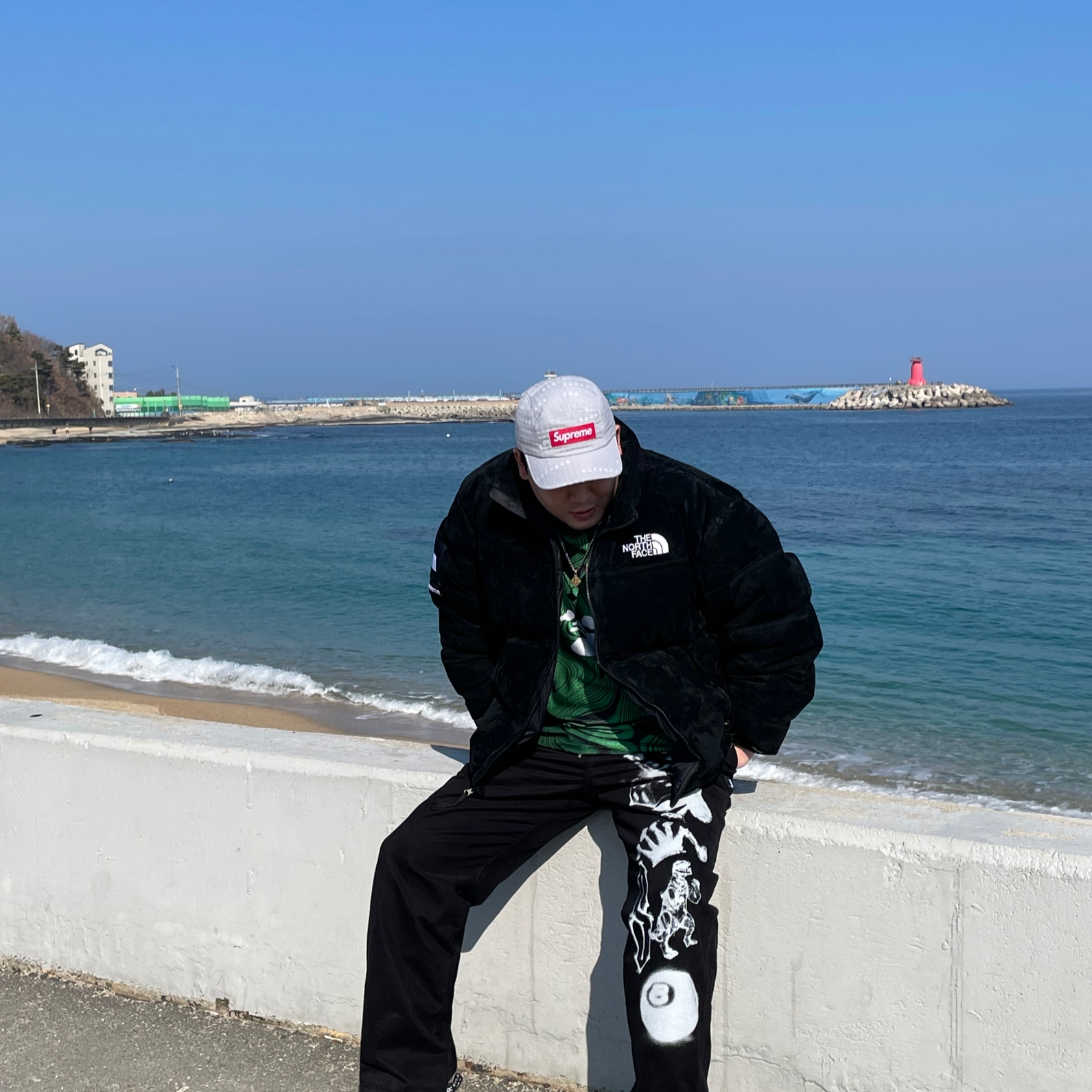 Supreme Stitch Jacquard Camp Cap Grey - 22SS, Supreme x The North Face Suede Nuptse Jacket Black - 23FW 착용 스타일 - 2