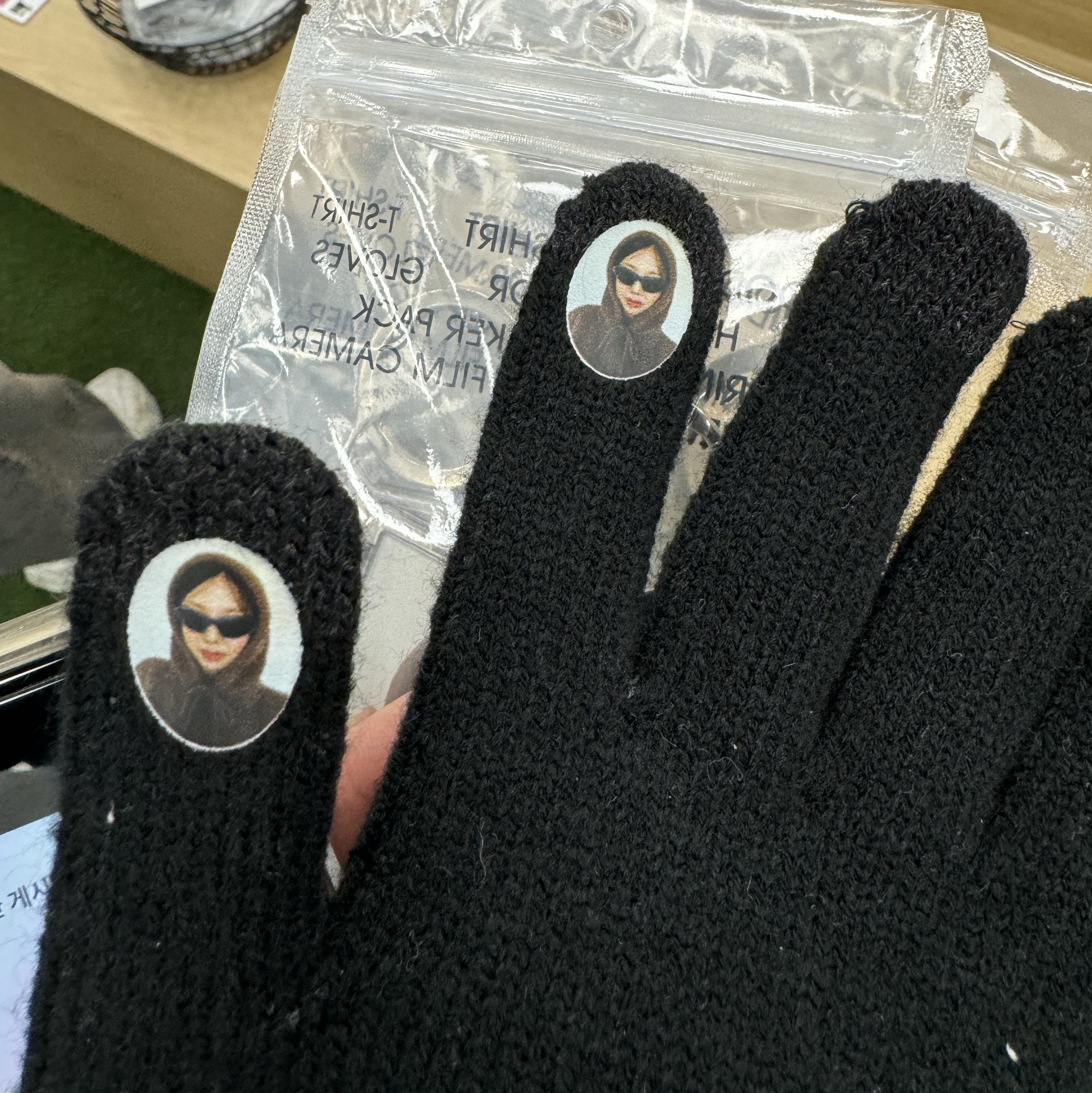 Meenoi Selfie Gloves Black 착용 스타일