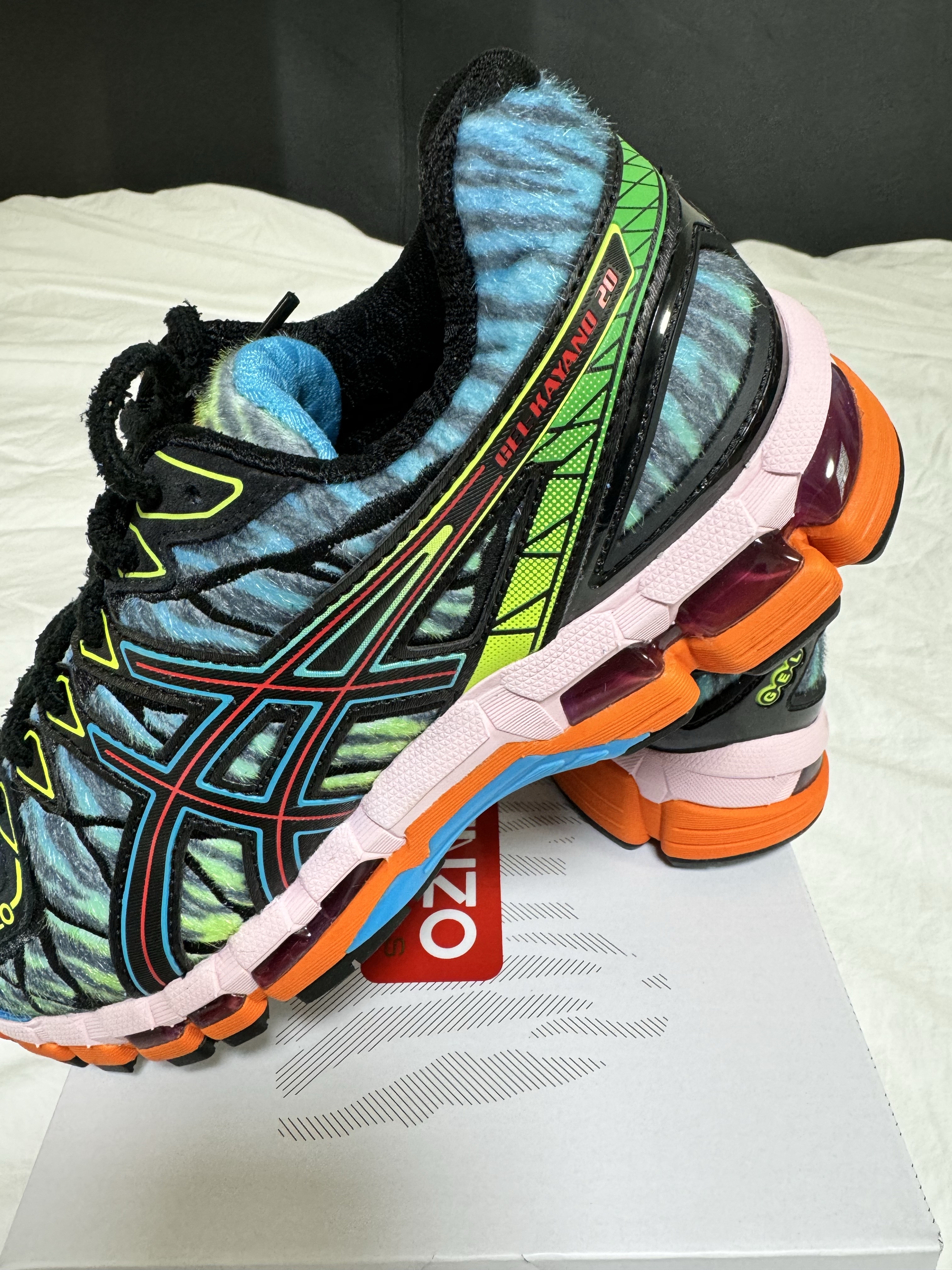 Asics x Kenzo Gel-Kayano 20 by Nigo Digital Aqua Black 착용 스타일 - 3