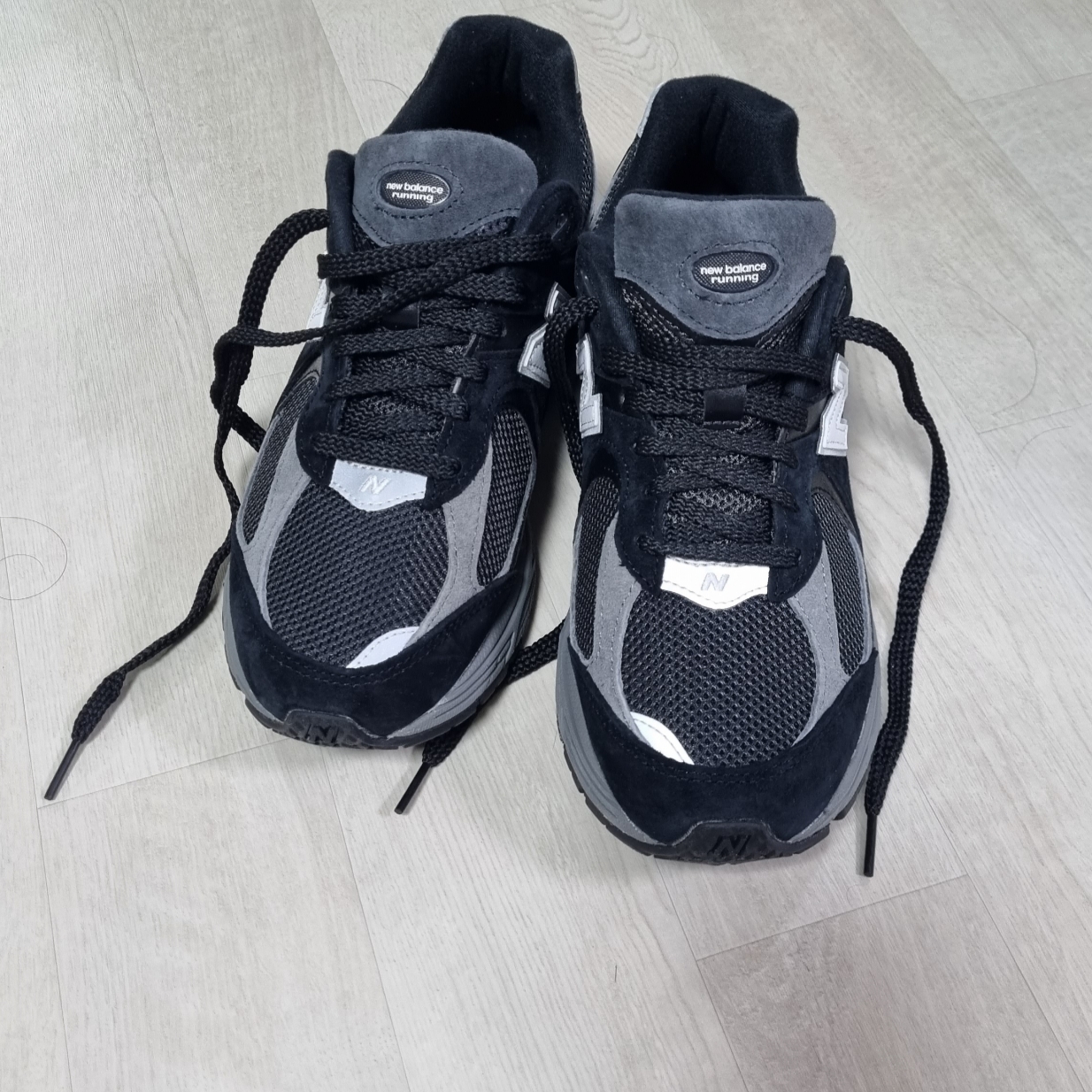 New Balance 2002R Black Dark Grey - JD Sports Exclusive 착용 스타일 - 1