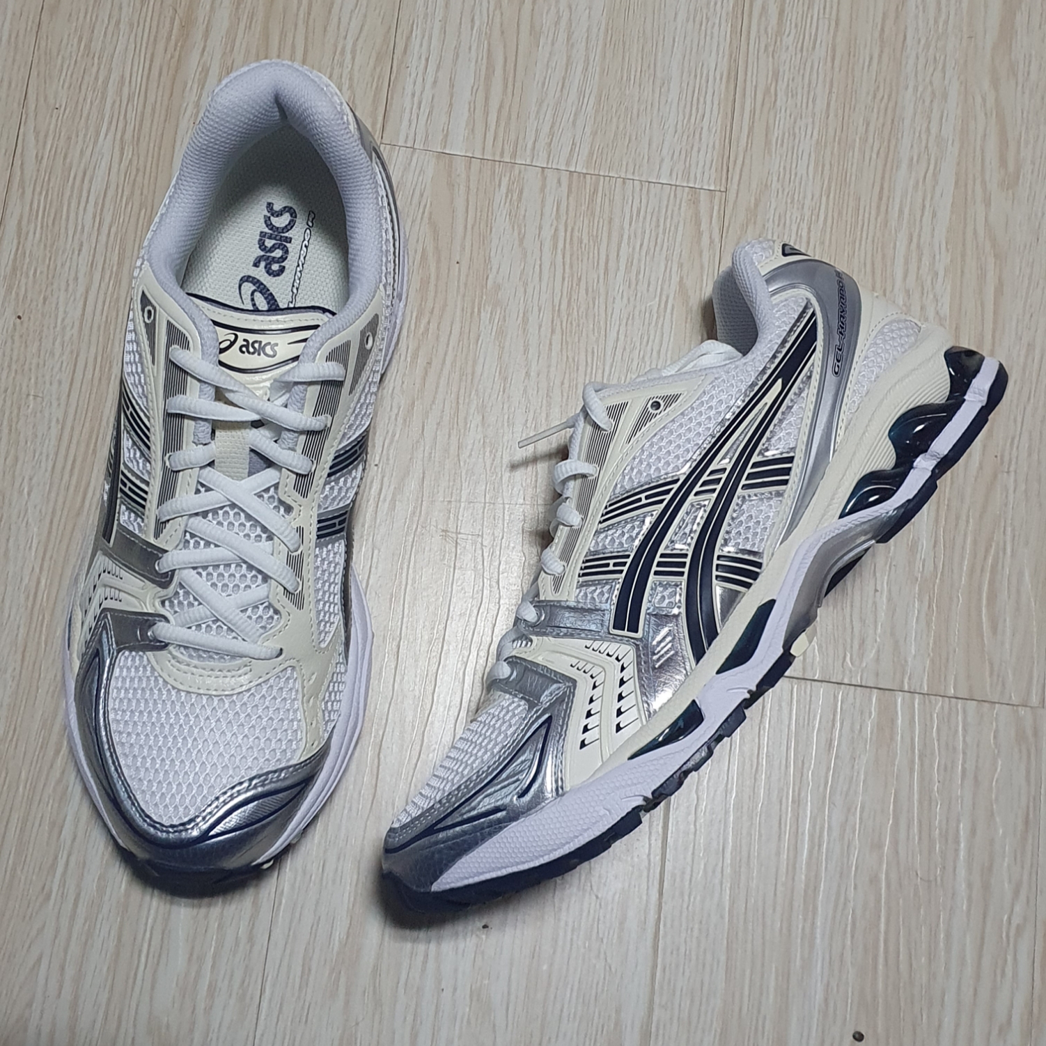 (W) Asics Gel-Kayano 14 White Midnight 착용 스타일