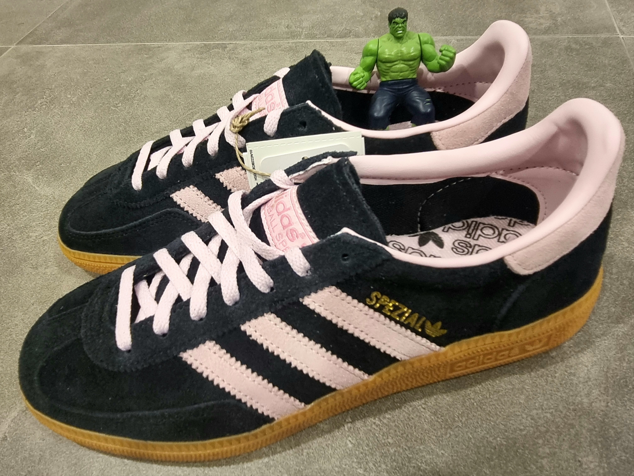 (W) Adidas Spezial Handball Core Black Clear Pink 착용 스타일 - 1