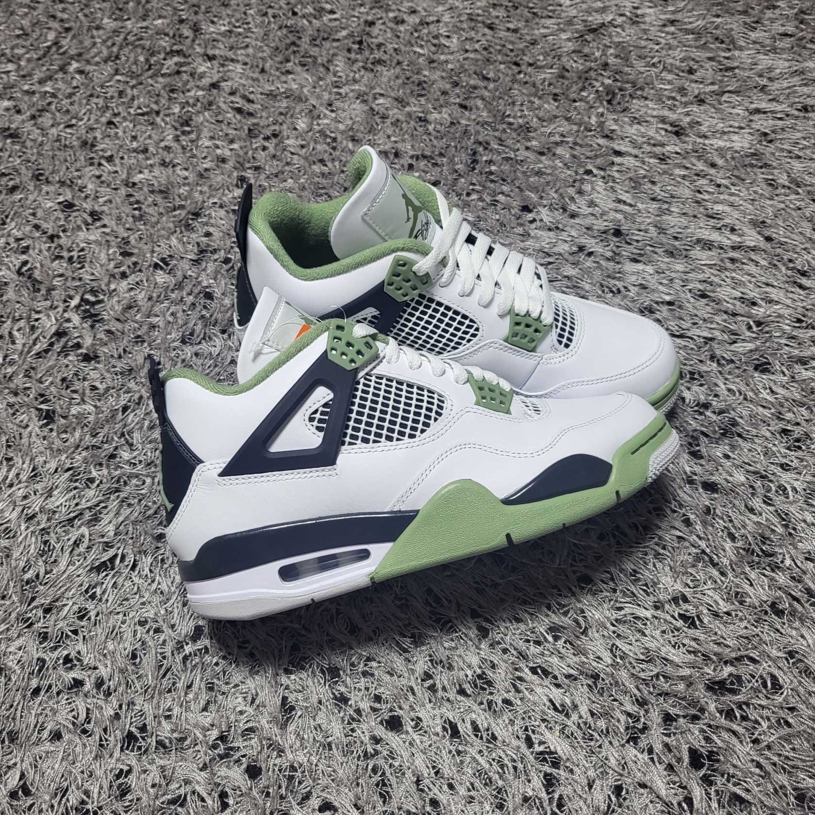 (W) Jordan 4 Retro Oil Green 착용 스타일