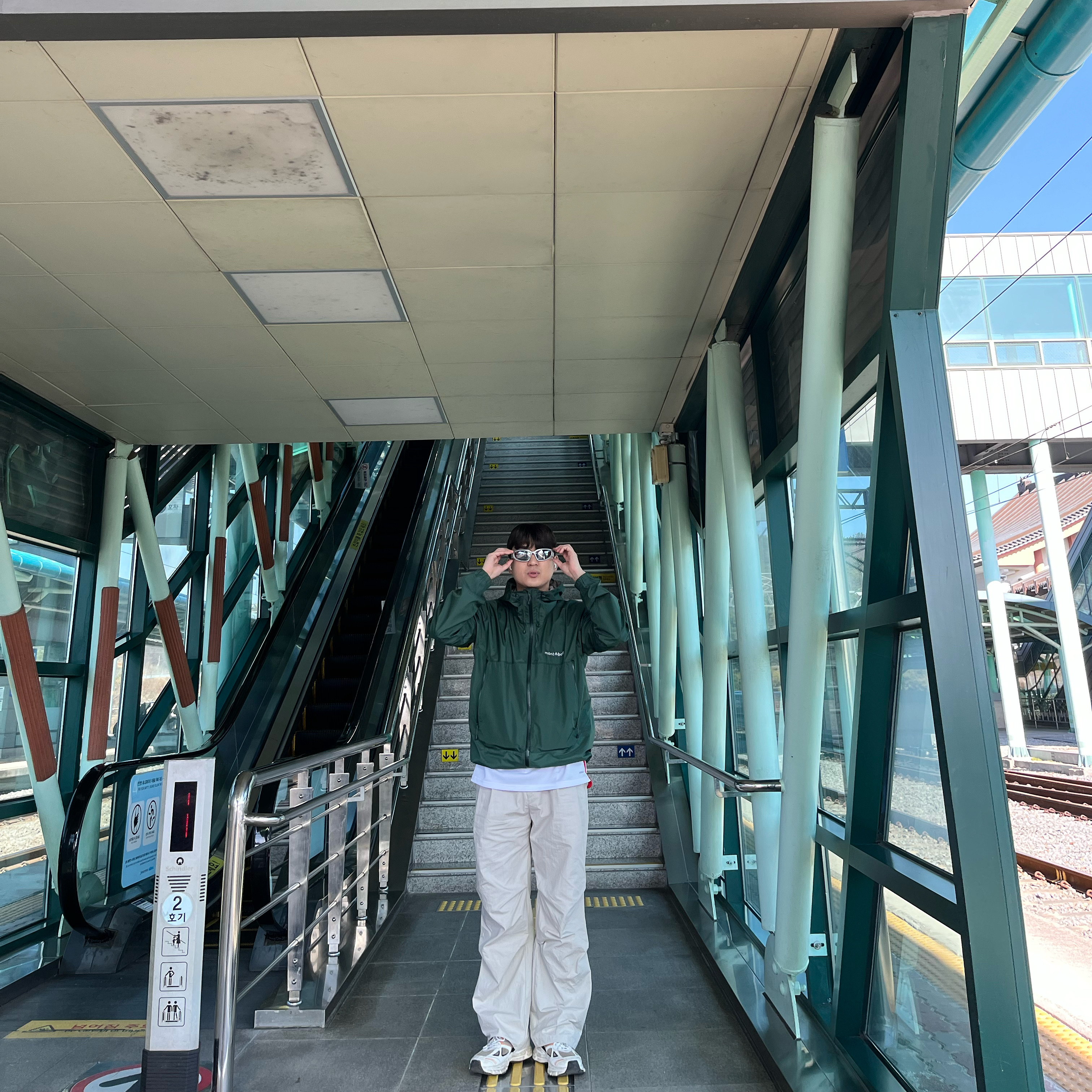 Montbell Rain Dancer Jacket Slate Green 착용 스타일 - 1