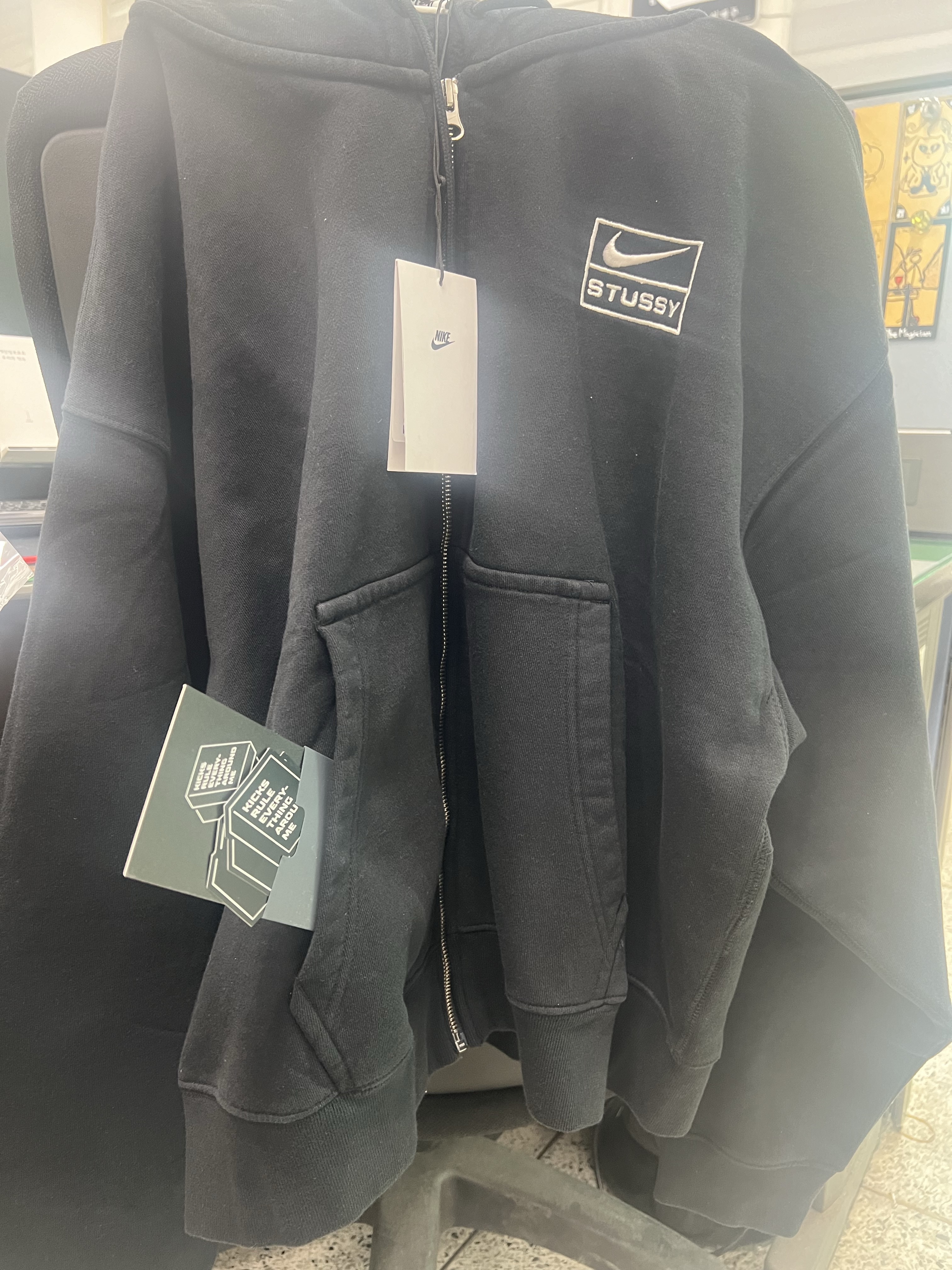 Nike x Stussy Full Zip Washed Fleece Hoodie Black (FJ9175-010) 착용 스타일