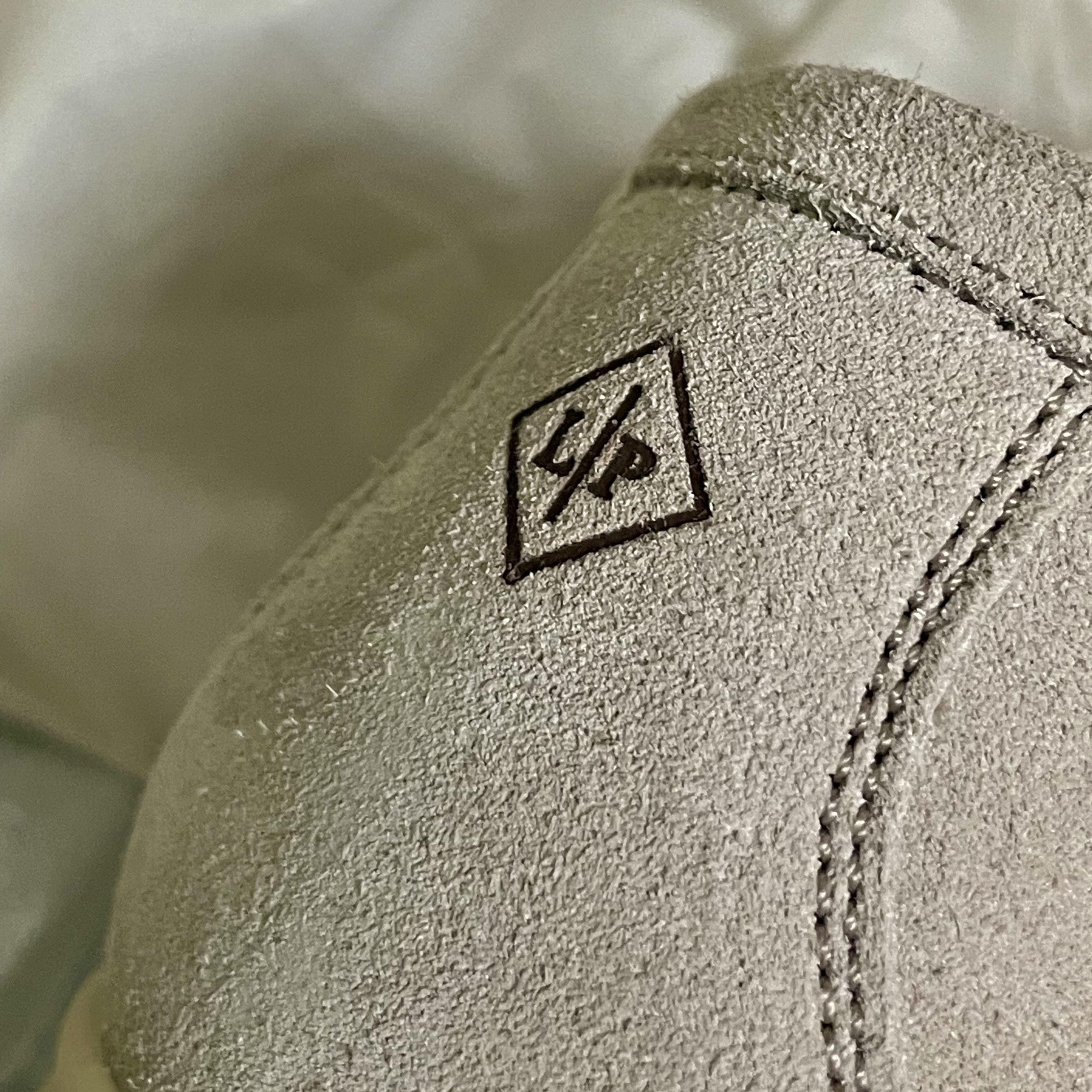 Loro Piana Summer Walk Suede Calfskin Classic Beige, (W) Loro Piana Summer Charms Walk Loafer Suede Caimanskin Sand Stone 착용 스타일 - 1