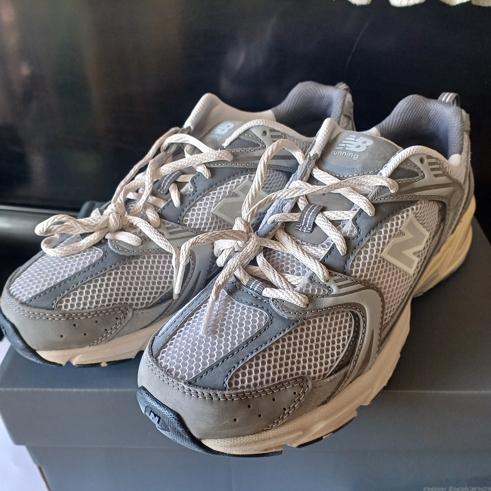 New Balance 530 Premium Vintage Grey Matter 착용 스타일