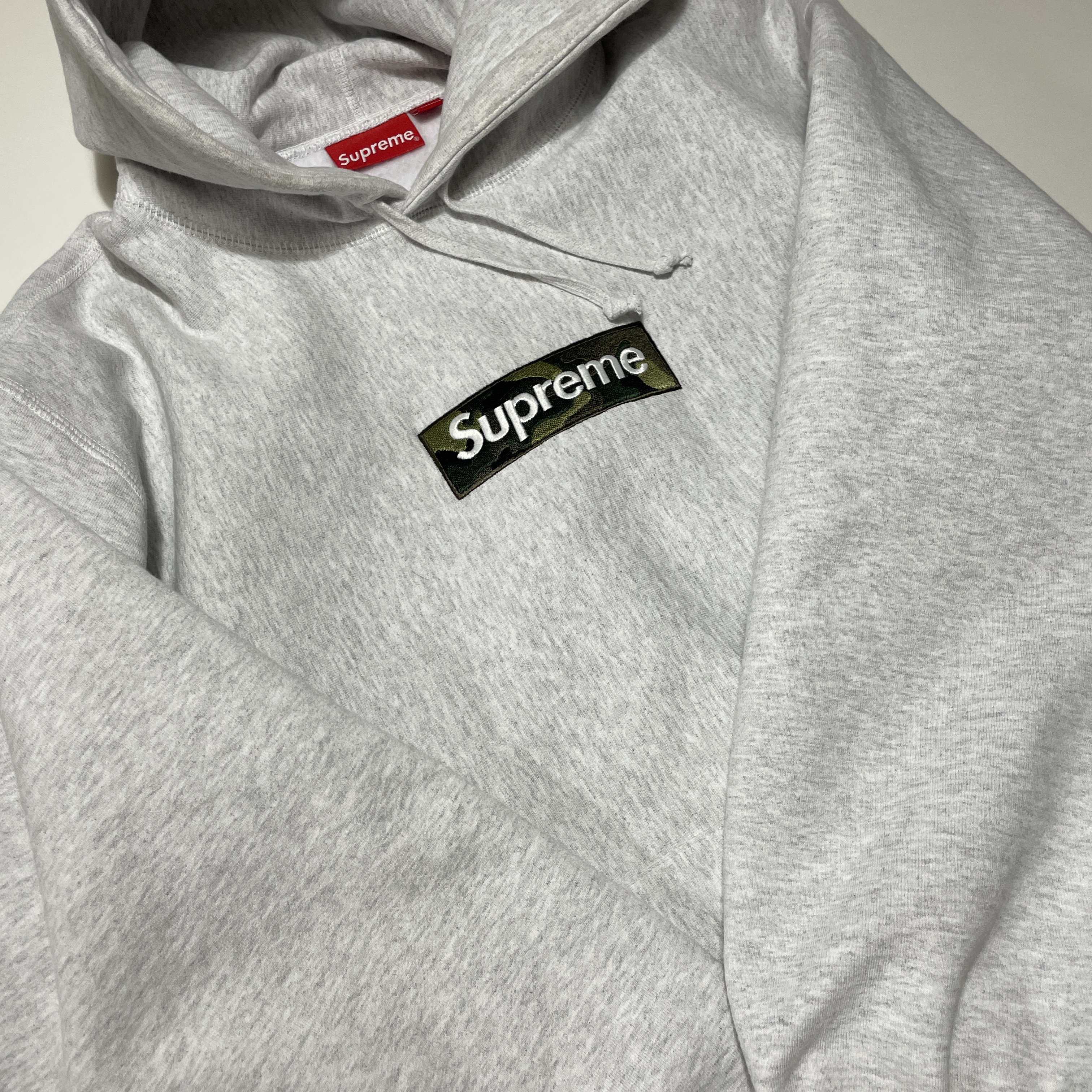 Supreme Box Logo Hooded Sweatshirt Ash Grey - 23FW 착용 스타일 - 2