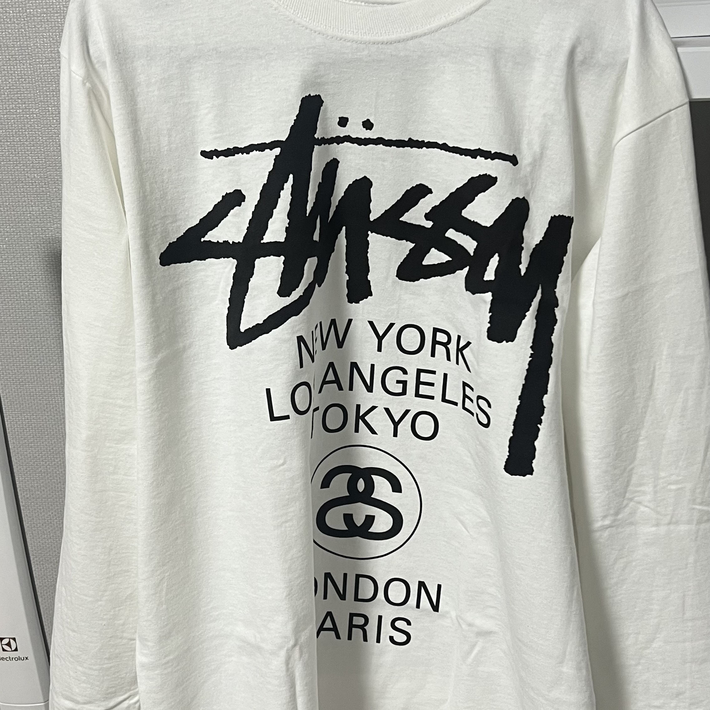Stussy World Tour LS T-Shirt White 2023 착용 스타일