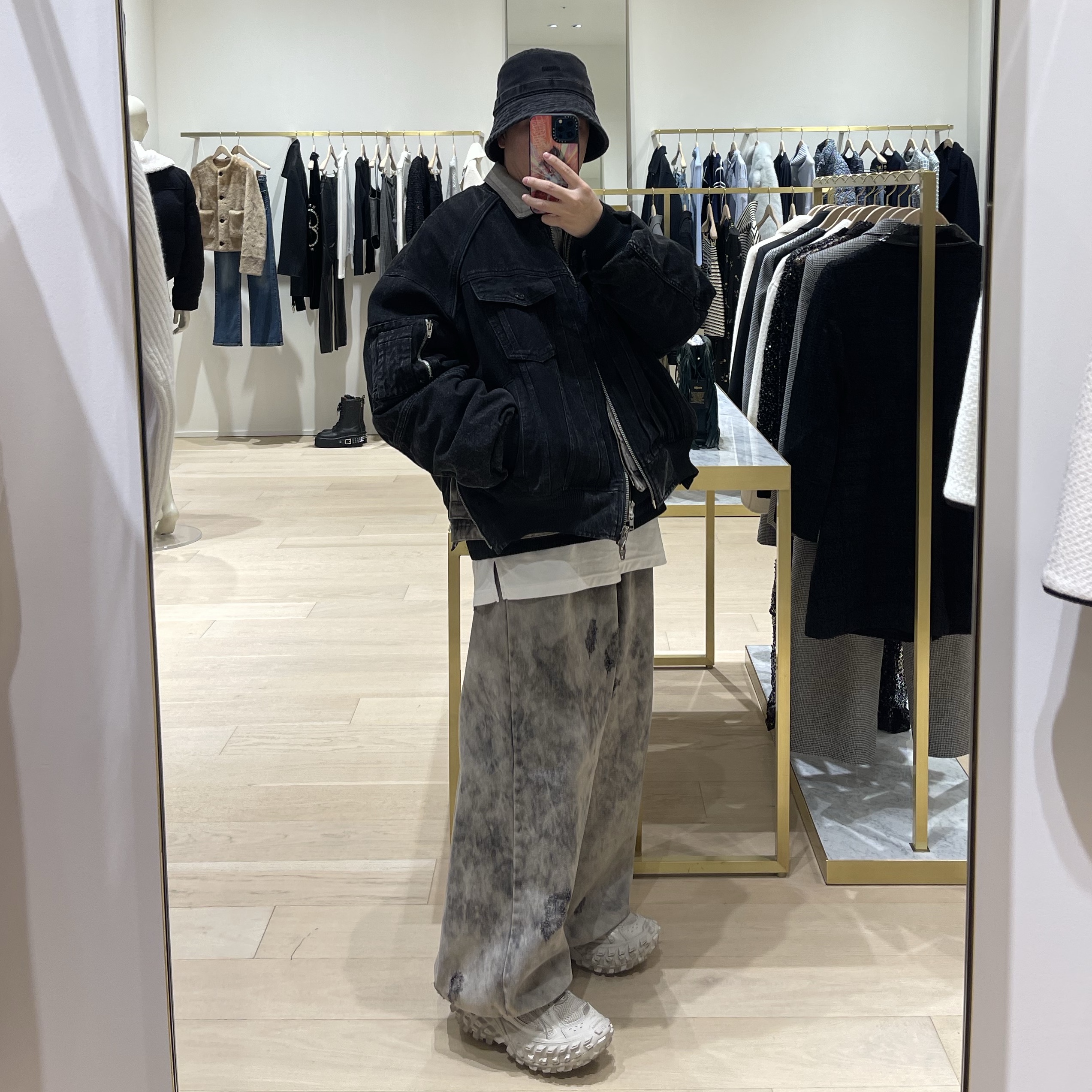 Balenciaga Defender Sneakers Beige 착용 스타일