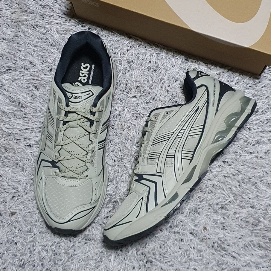 Asics Gel-Kayano 14 Earthenware Pack White Sage Graphite Grey 착용 스타일