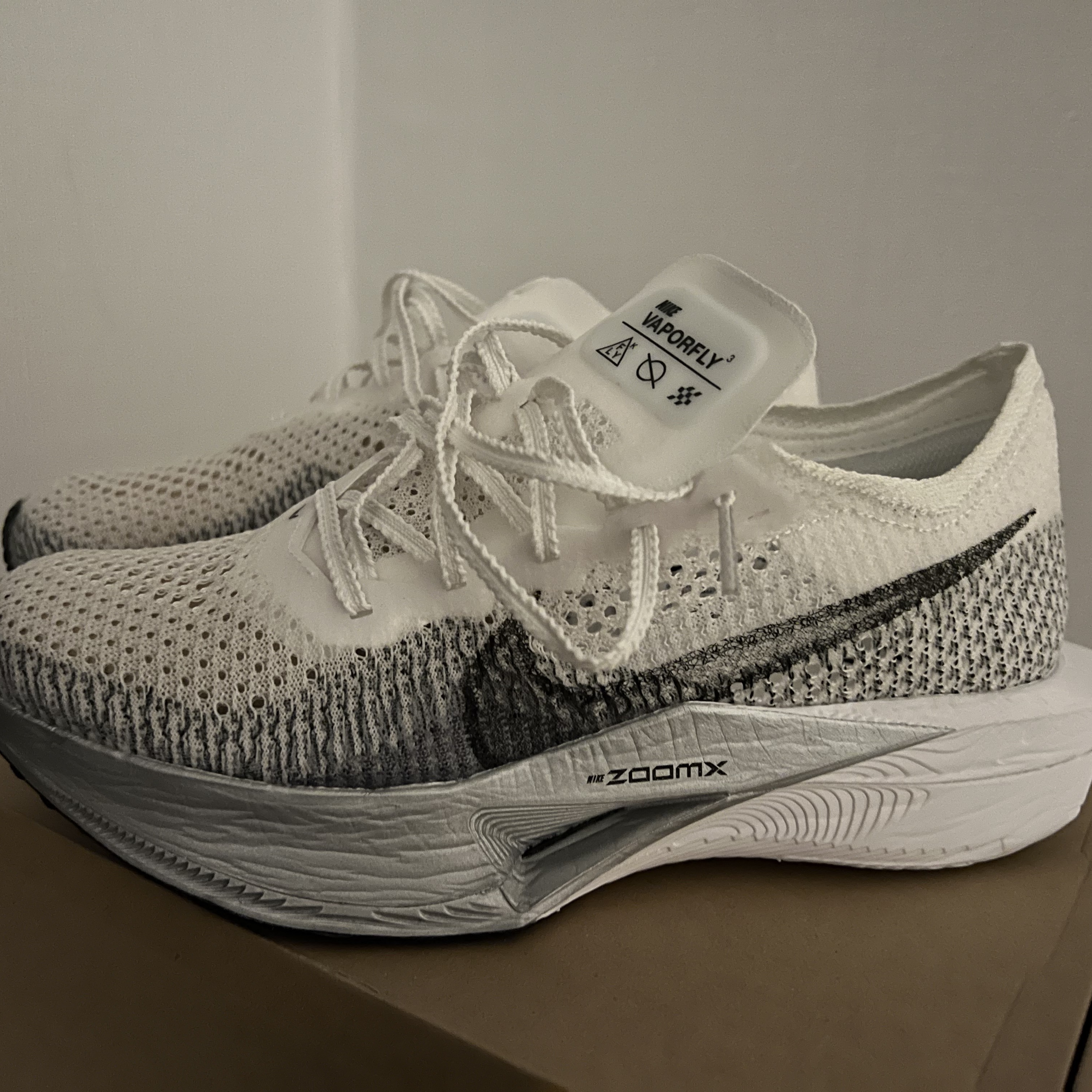 Nike ZoomX Vaporfly Next% 3 White Grey 착용 스타일