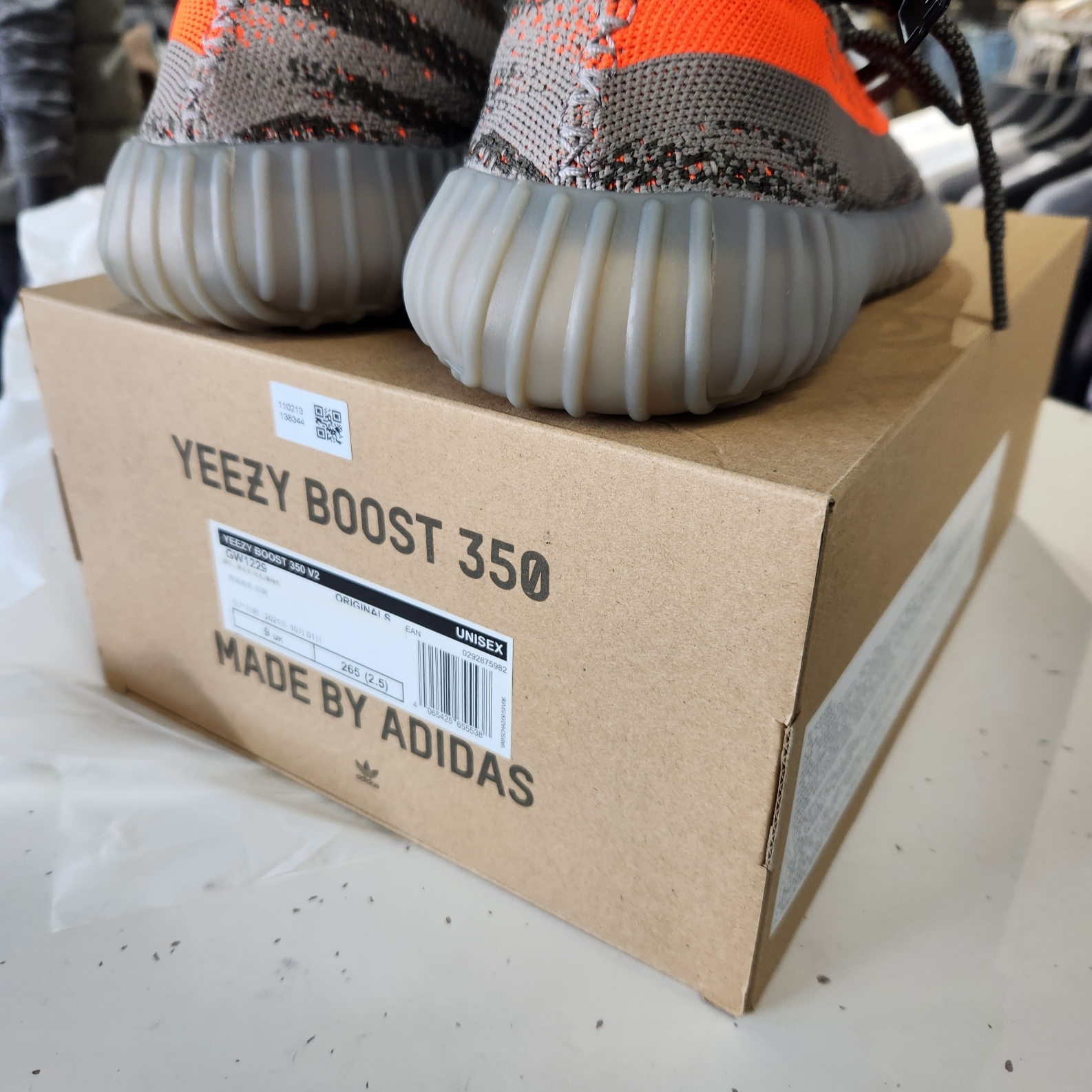 Adidas Yeezy Boost 350 V2 Beluga - Reflective 착용 스타일 - 2