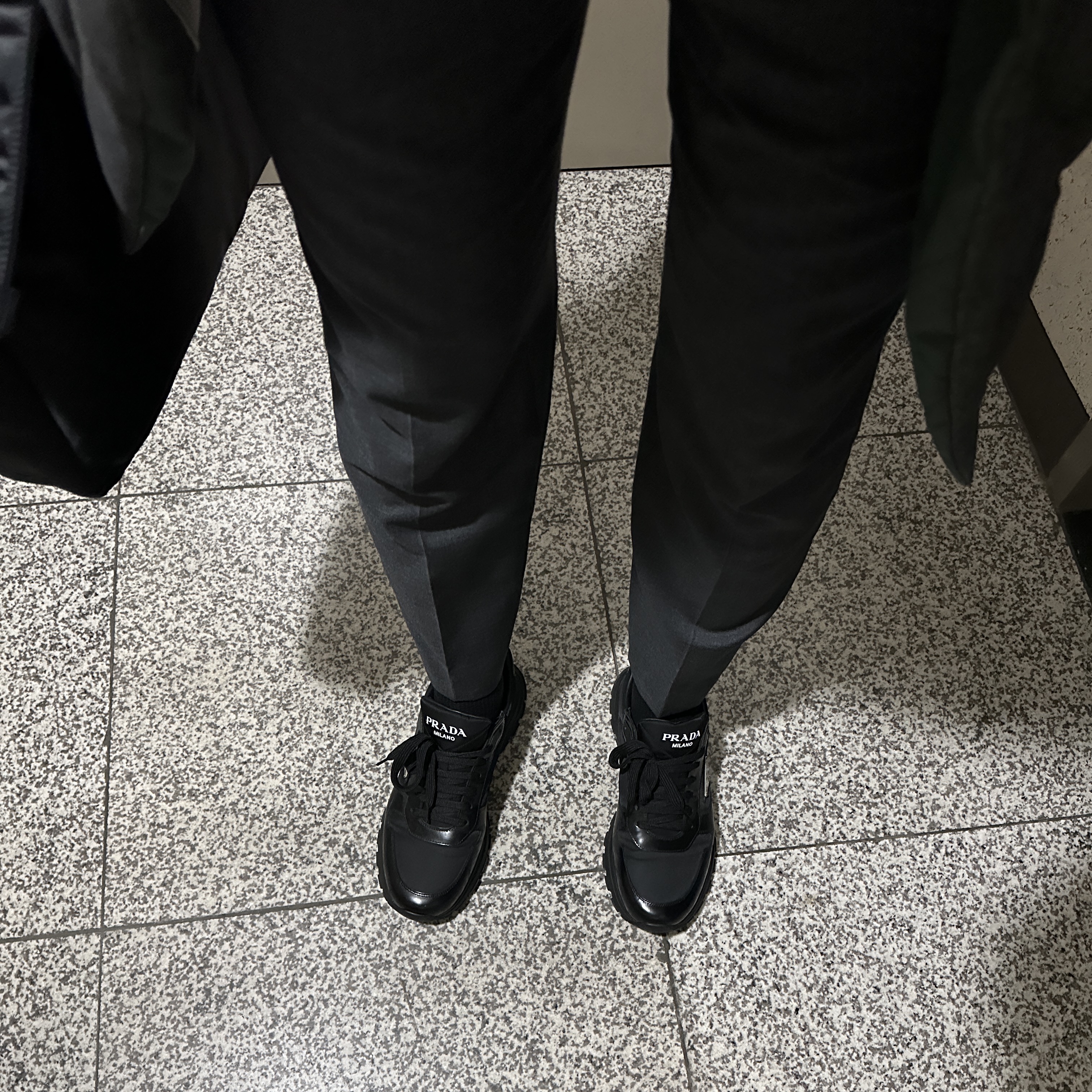 Prada Leather Re-Nylon High-Top Sneakers Black, Porter Tanker 2Way Briefcase Black 착용 스타일 - 2