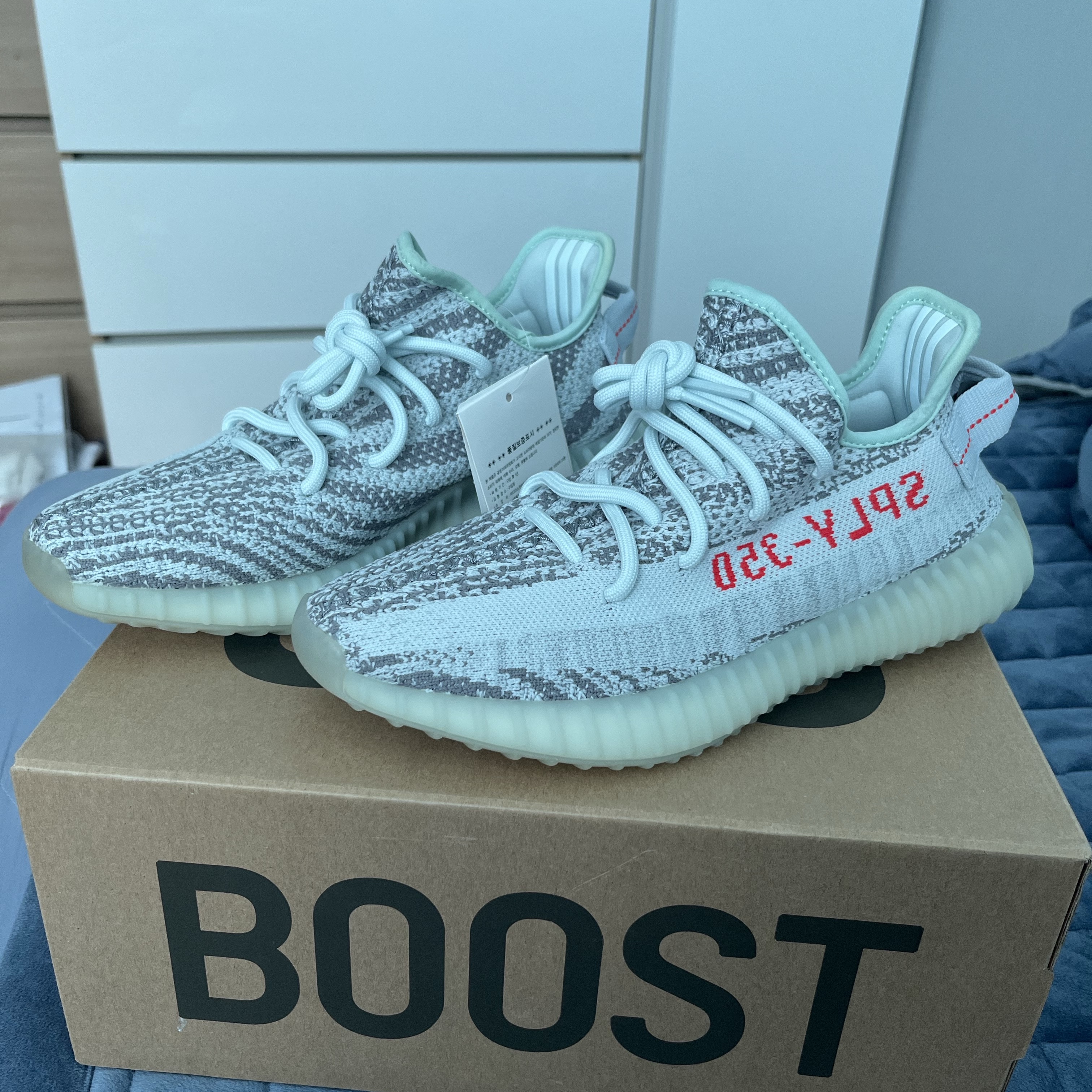 Adidas Yeezy Boost 350 V2 Blue Tint 2017 착용 스타일