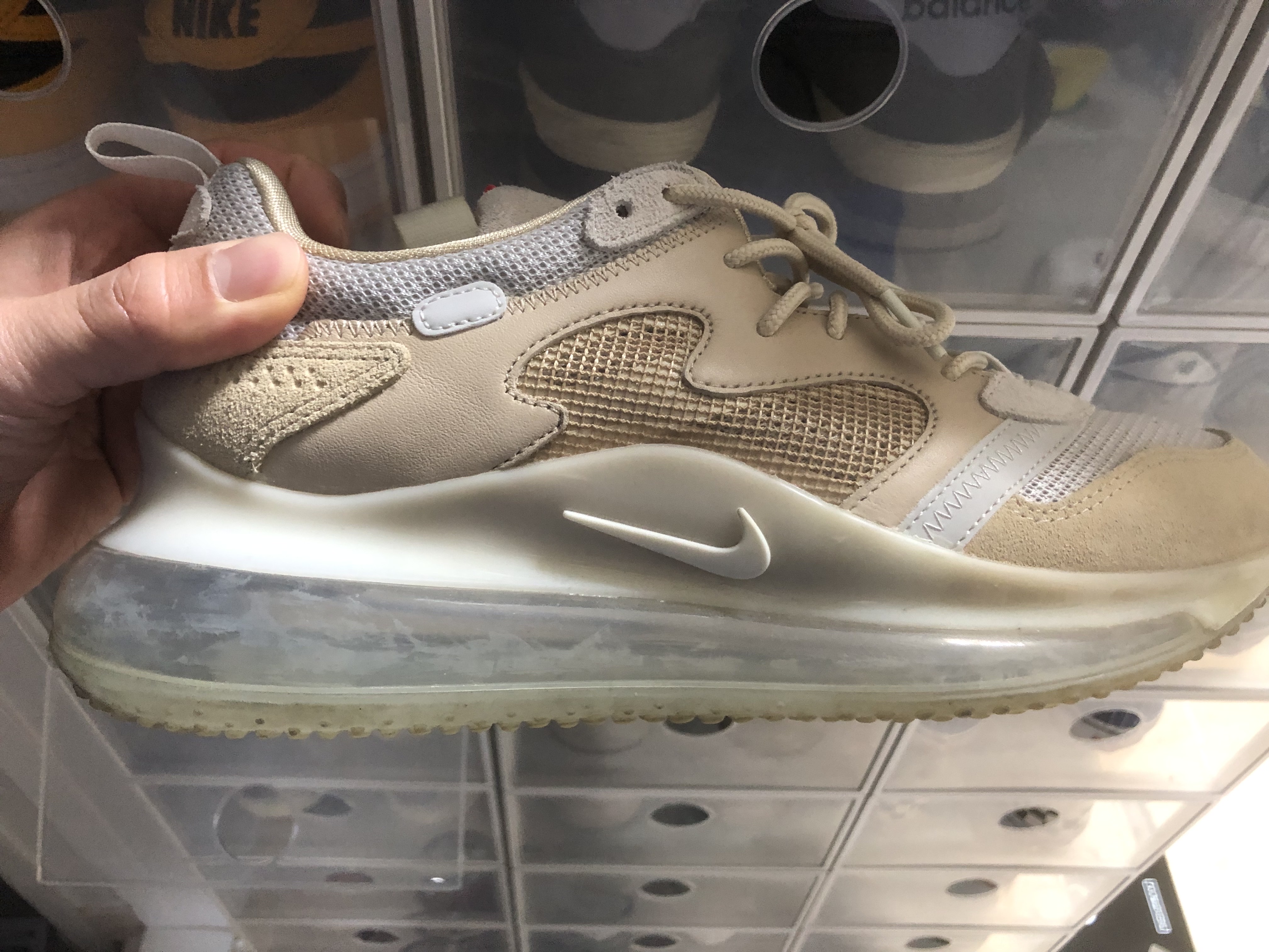 Nike Air Max 720 OBJ Desert Ore 착용 스타일