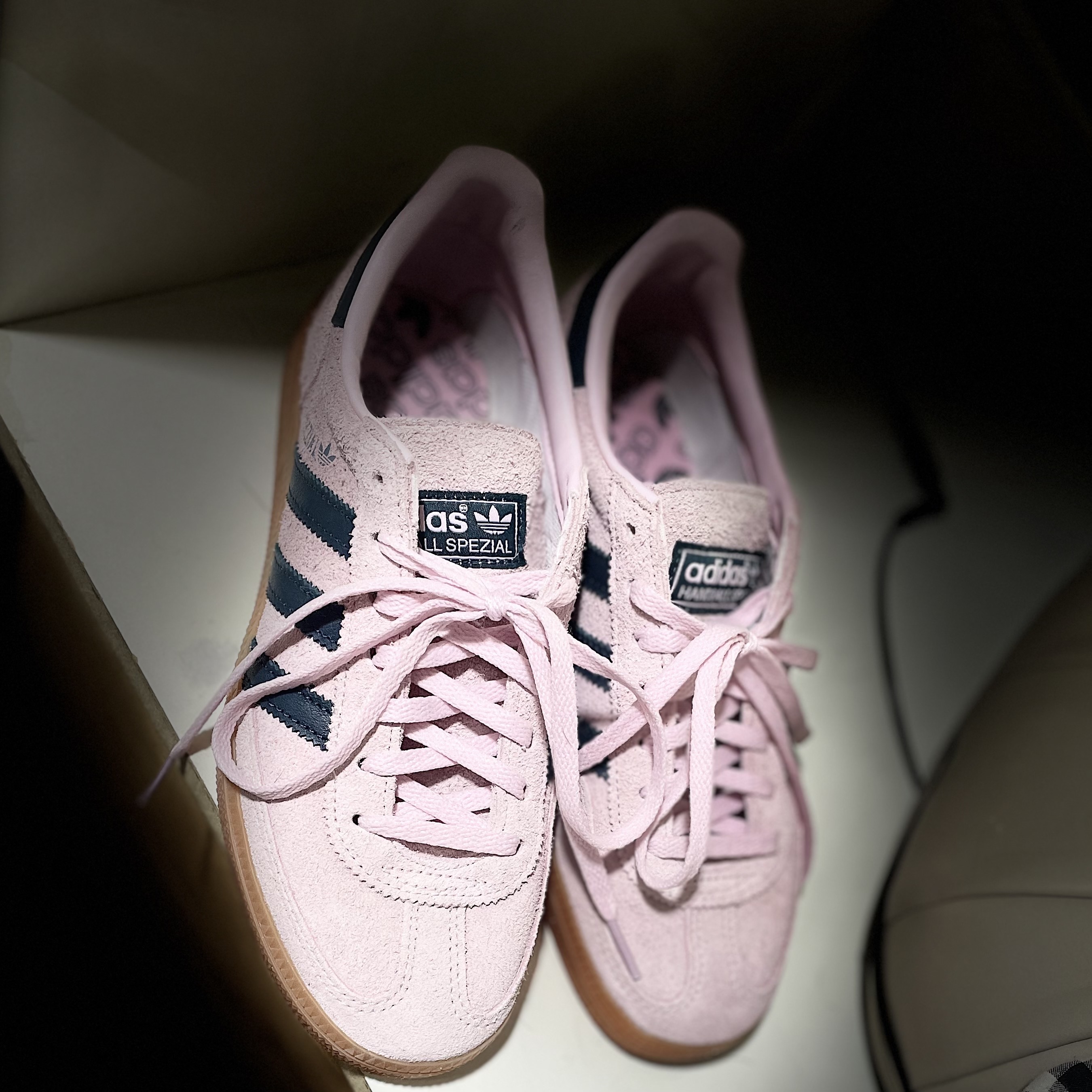 (W) Adidas Spezial Handball Clear Pink 착용 스타일 - 1