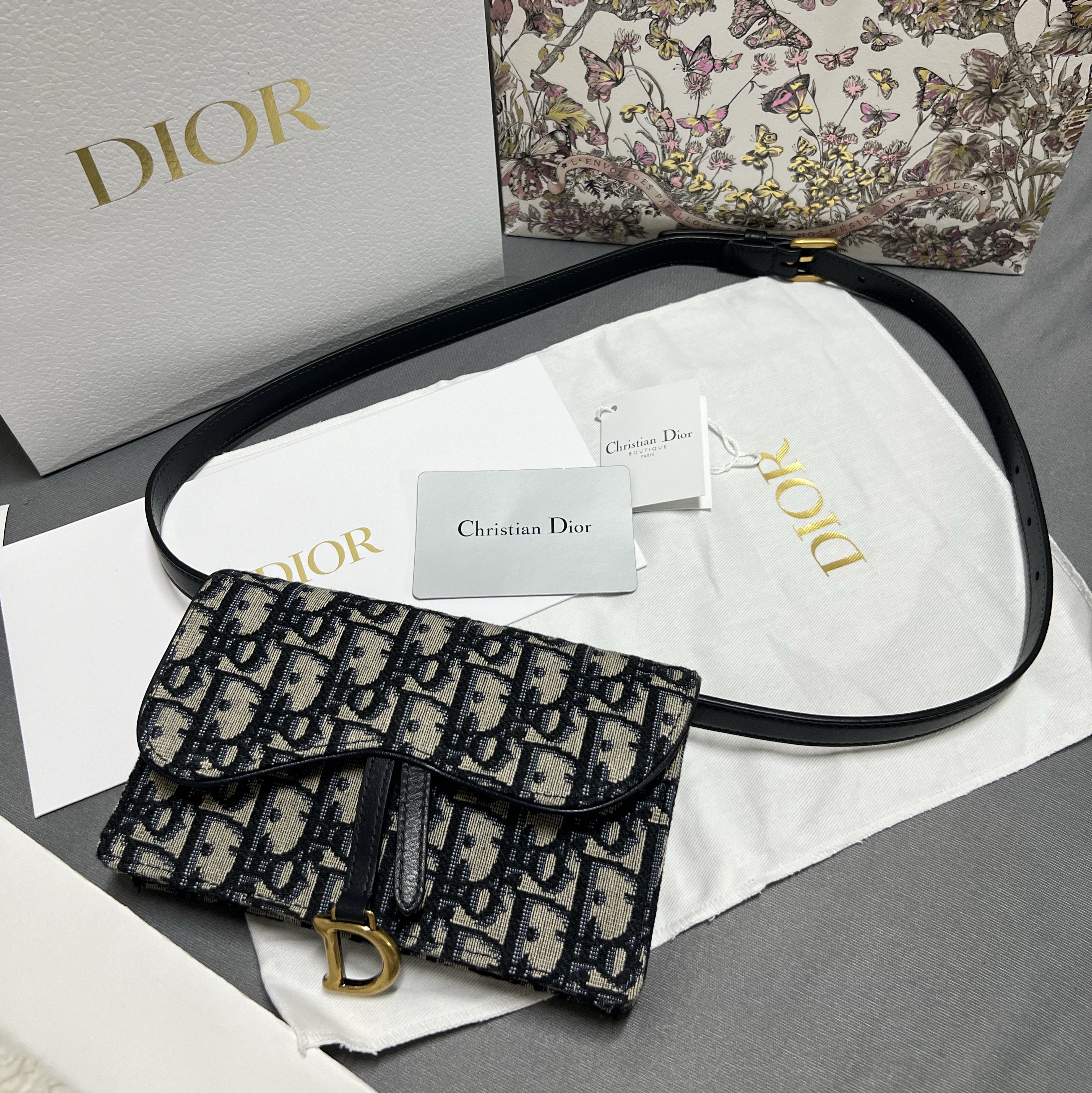 Dior Saddle Belt Pouch Blue Dior Oblique Jacquard 착용 스타일