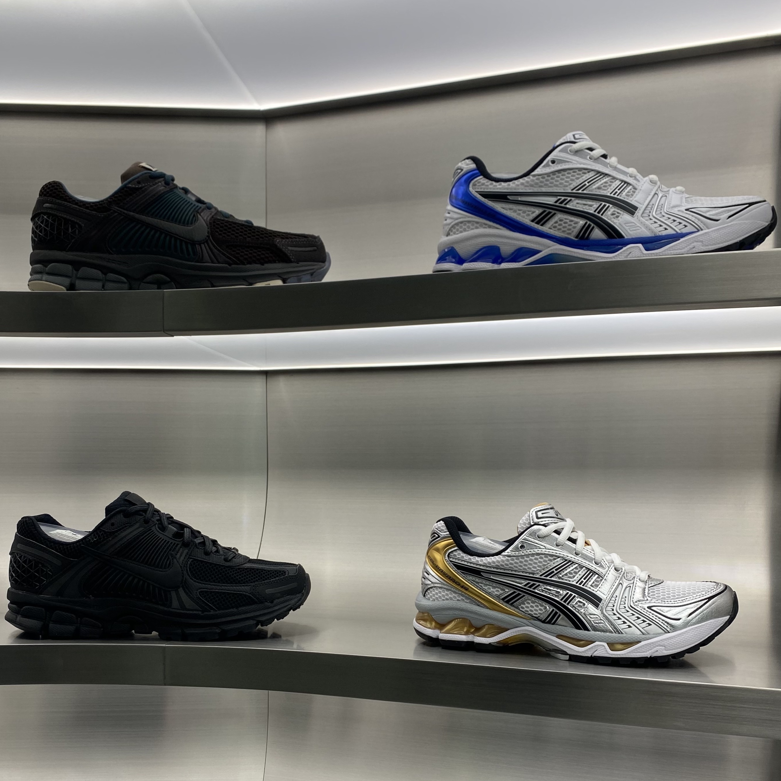 Nike Zoom Vomero 5 SP Black, Nike Zoom Vomero 5 Velvet Brown and Medium Ash 착용 스타일