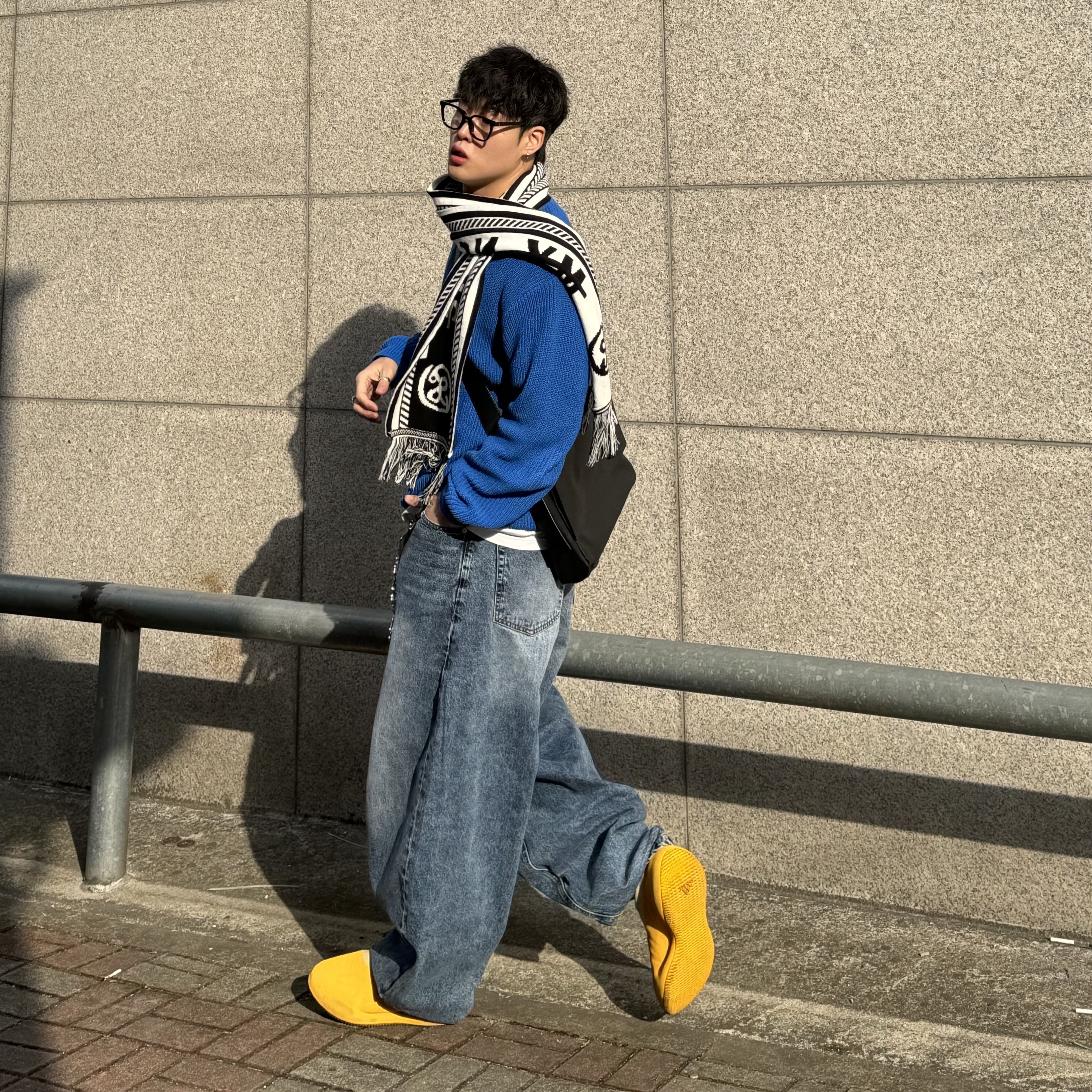 Adidas Yeezy Knit RNR Sulfur 착용 스타일 - 2