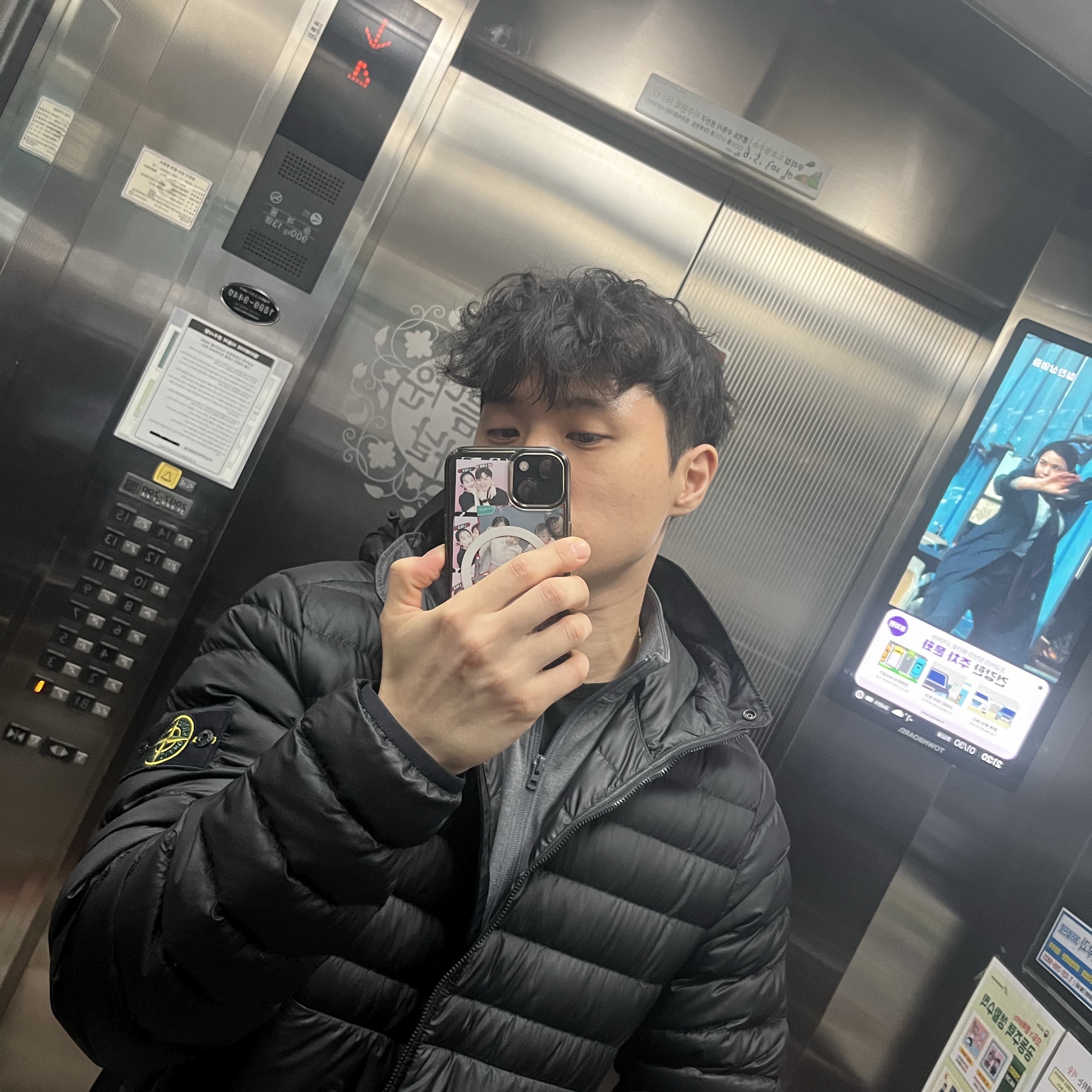 Stone Island 40324 Bio-Based Ripstop Nylon Hooded Down Jacket Black - 22SS 착용 스타일