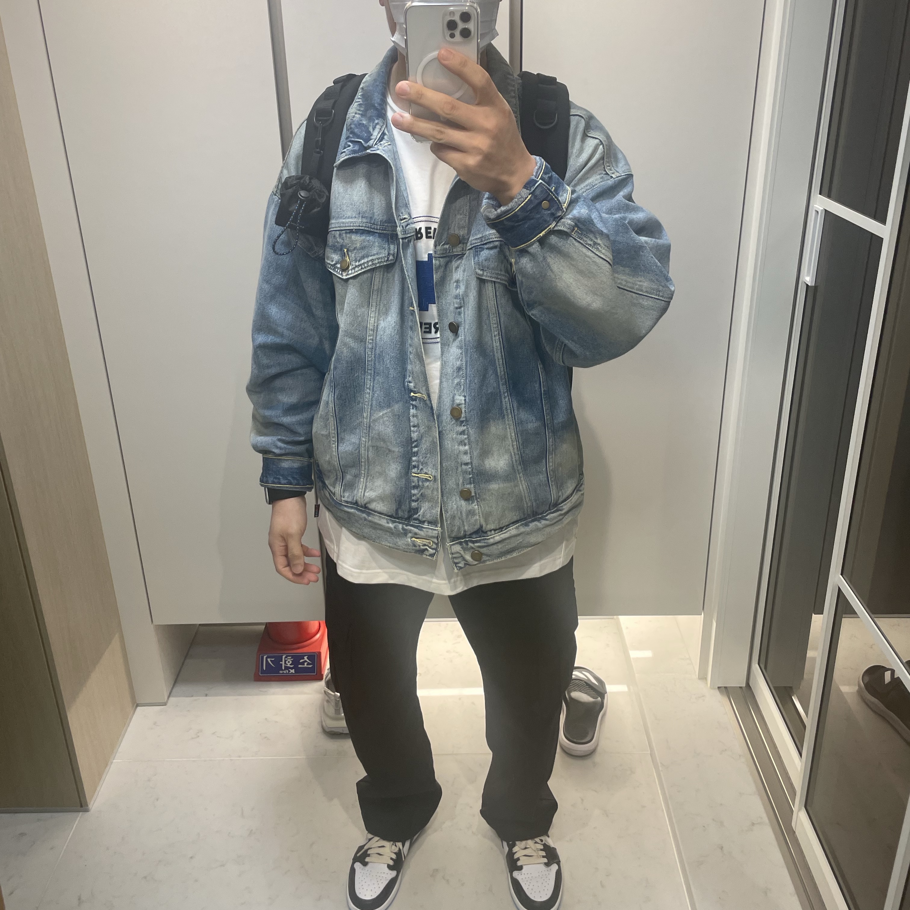 Essentials Trucker Jacket Indigo 착용 스타일