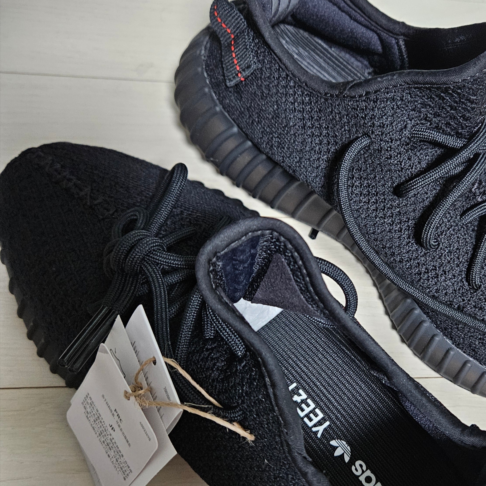 Adidas Yeezy Boost 350 V2 Black Red 2020 착용 스타일