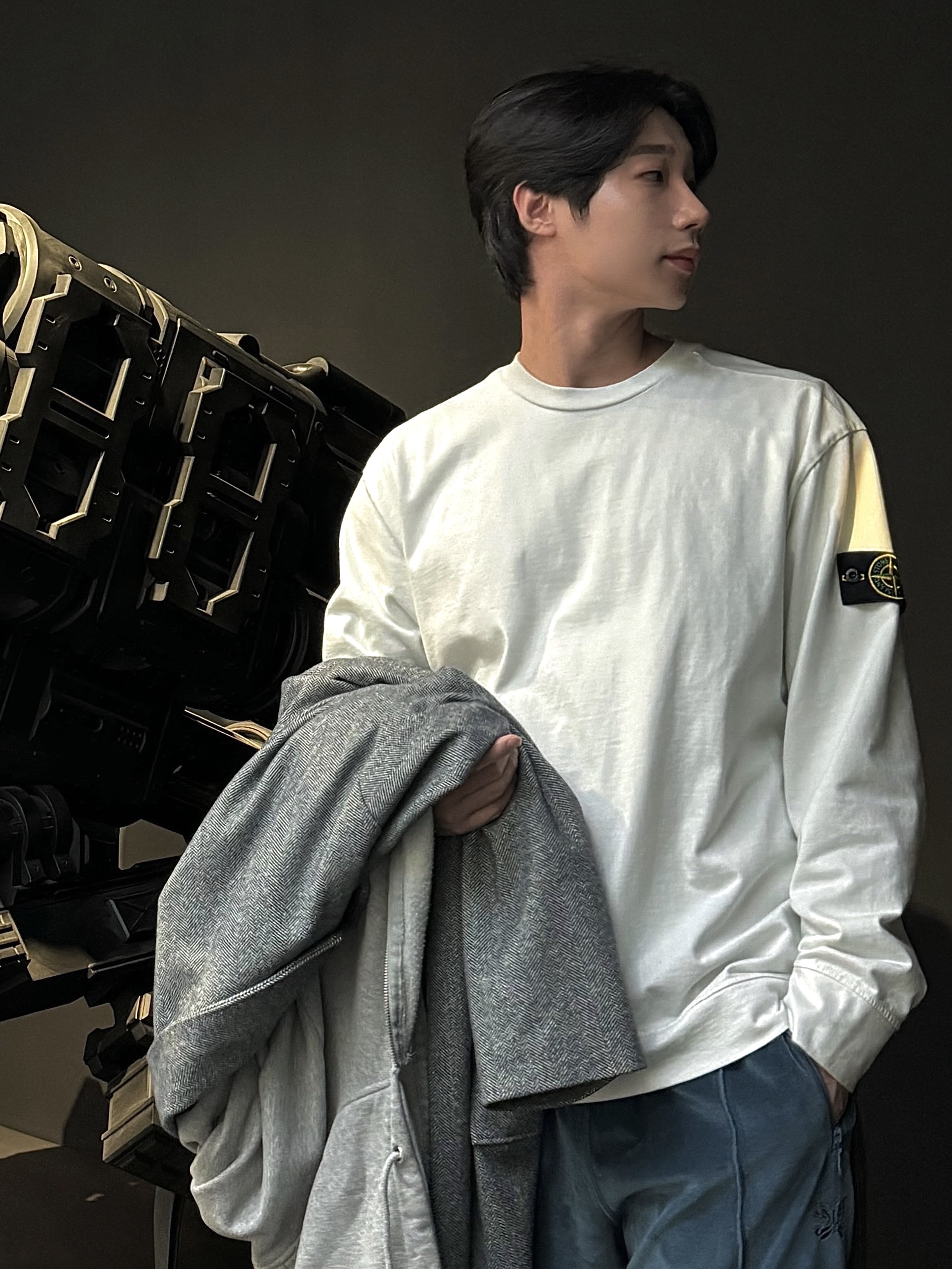 Balenciaga Track.2 Sneakers White, Needles Narrow Track Pants C/PE Velour Smoke Blue 착용 스타일 - 2