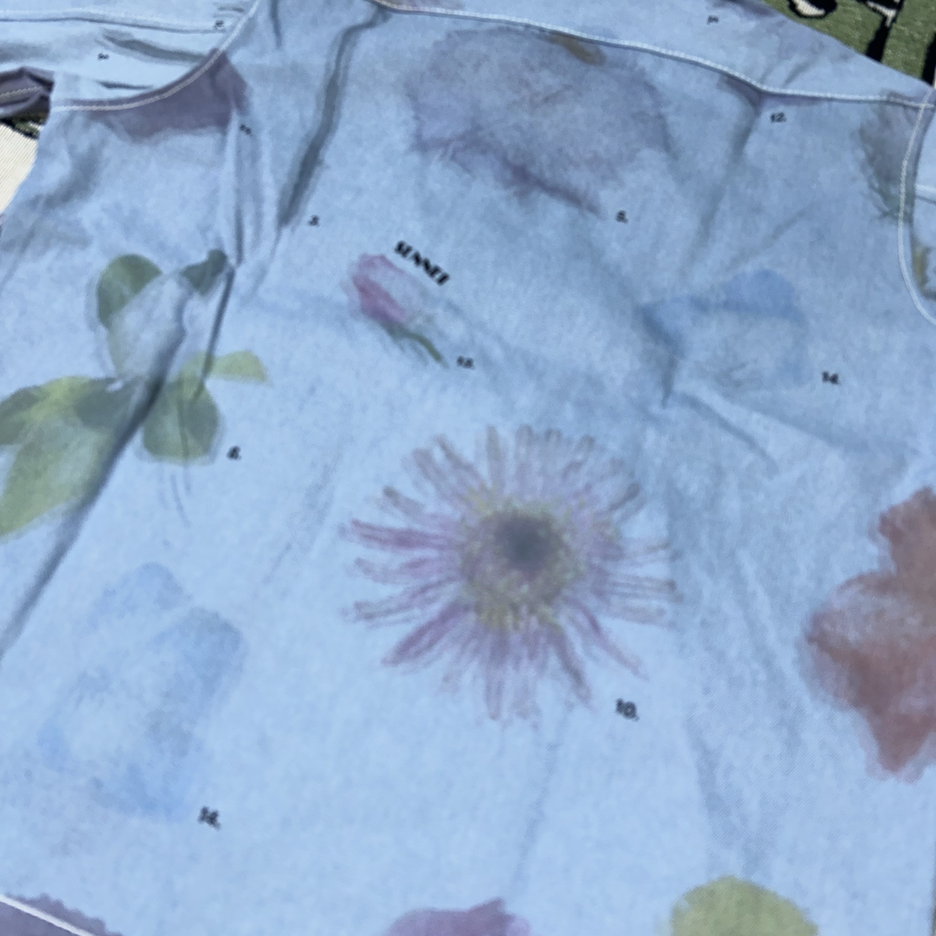 Sunnei Floral Printed Denim Shirt Light Wash 착용 스타일 - 9