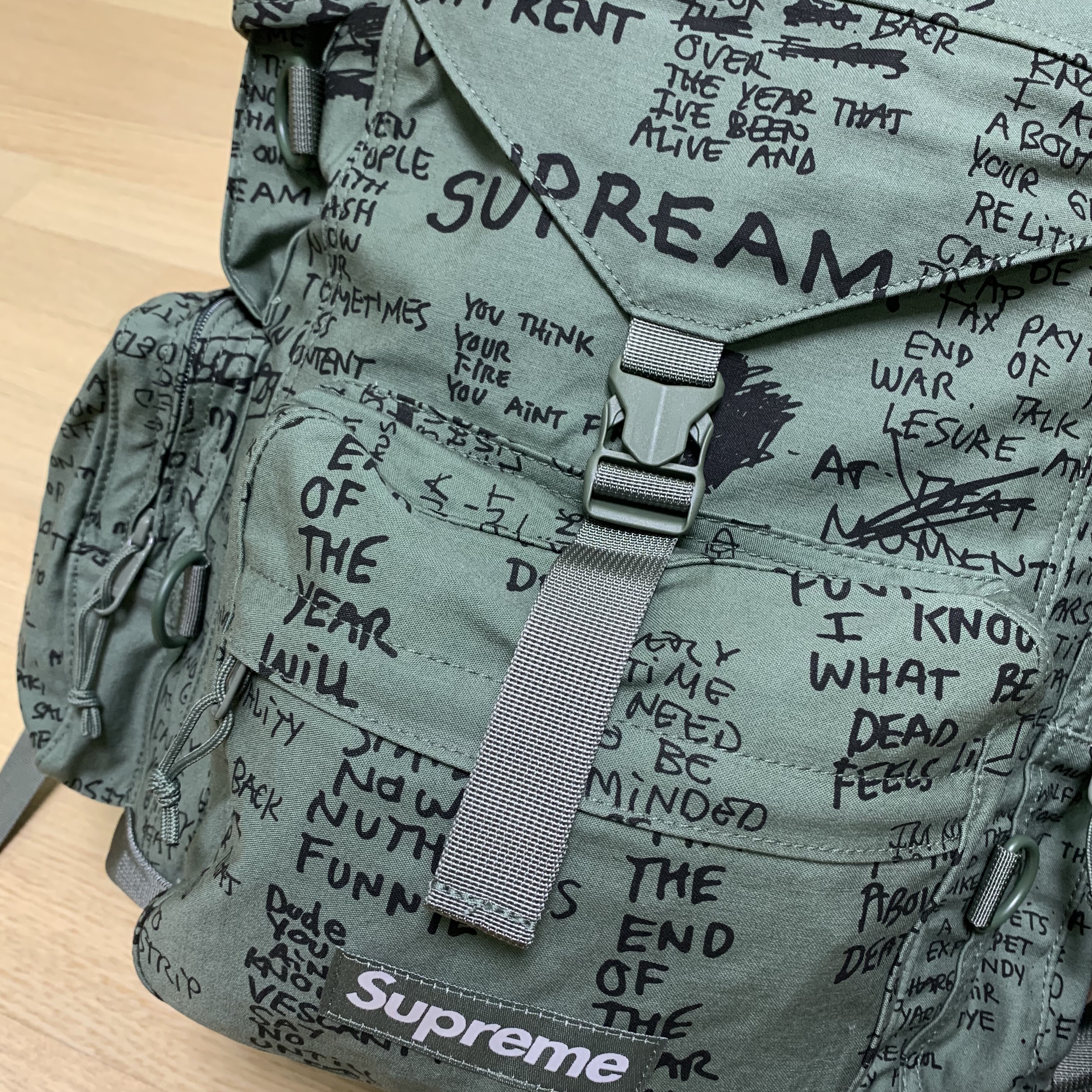 Supreme Field Backpack Olive Gonz - 23SS 착용 스타일