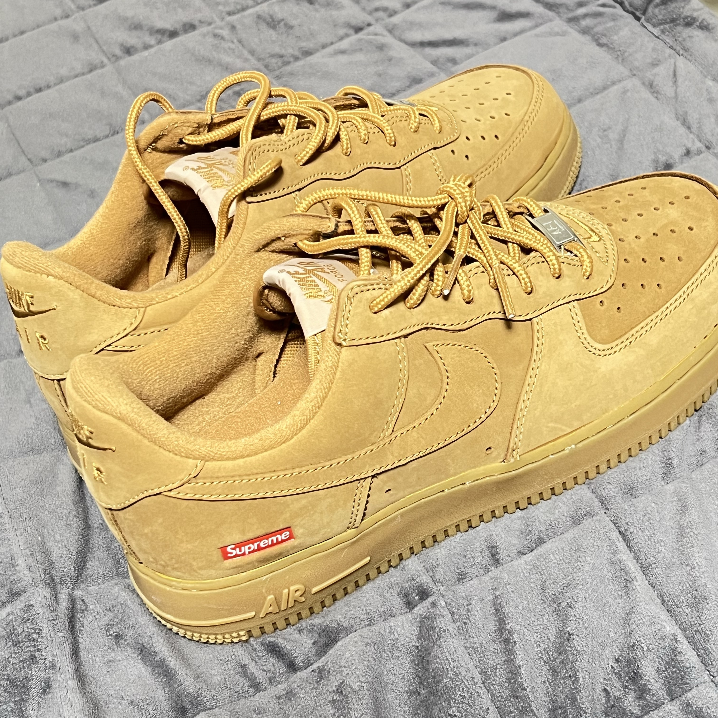 Nike x Supreme Air Force 1 Low Flax 착용 스타일