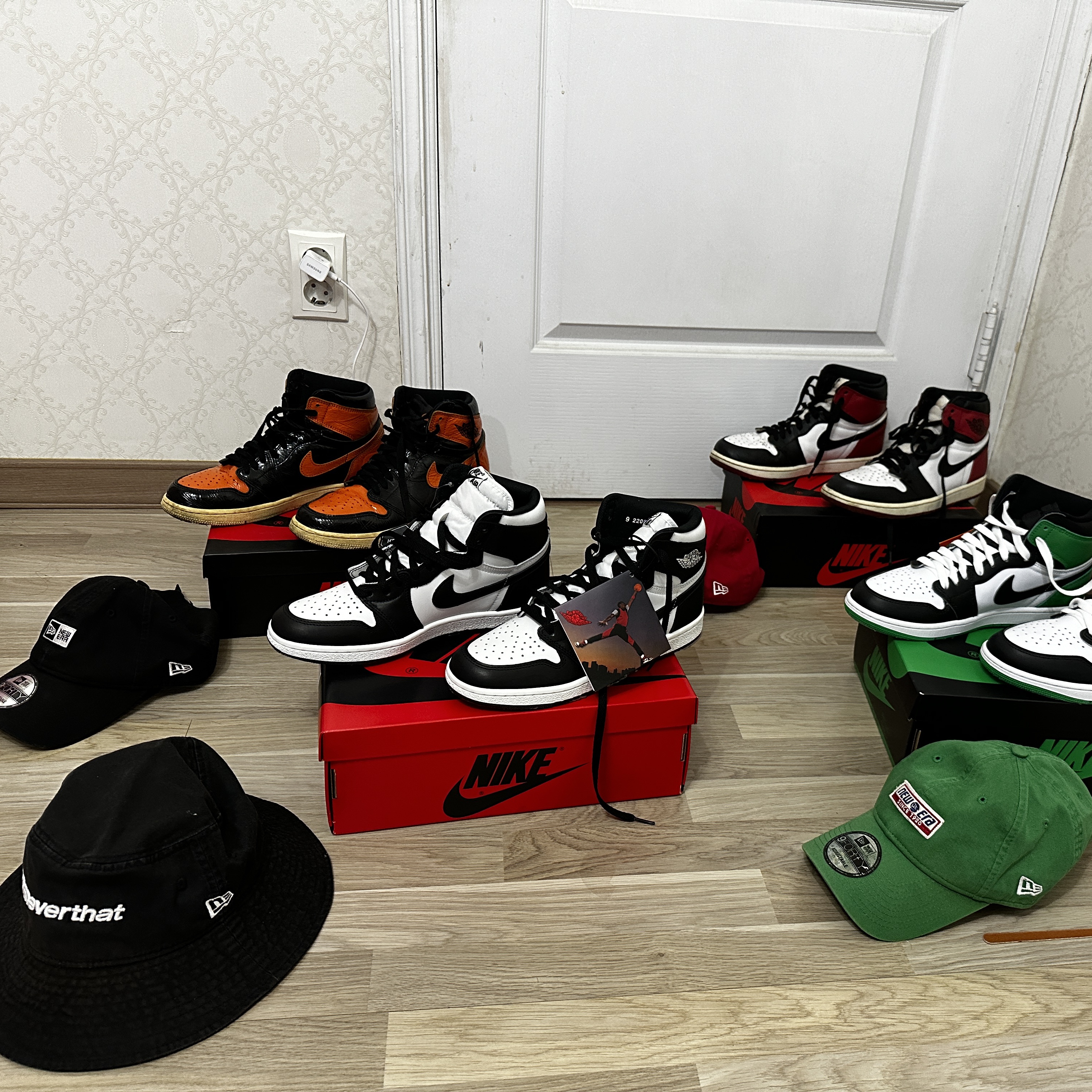 Jordan 1 Retro High Shattered Backboard 3.0, Jordan 1 Retro High OG Black Toe 2016 착용 스타일 - 1