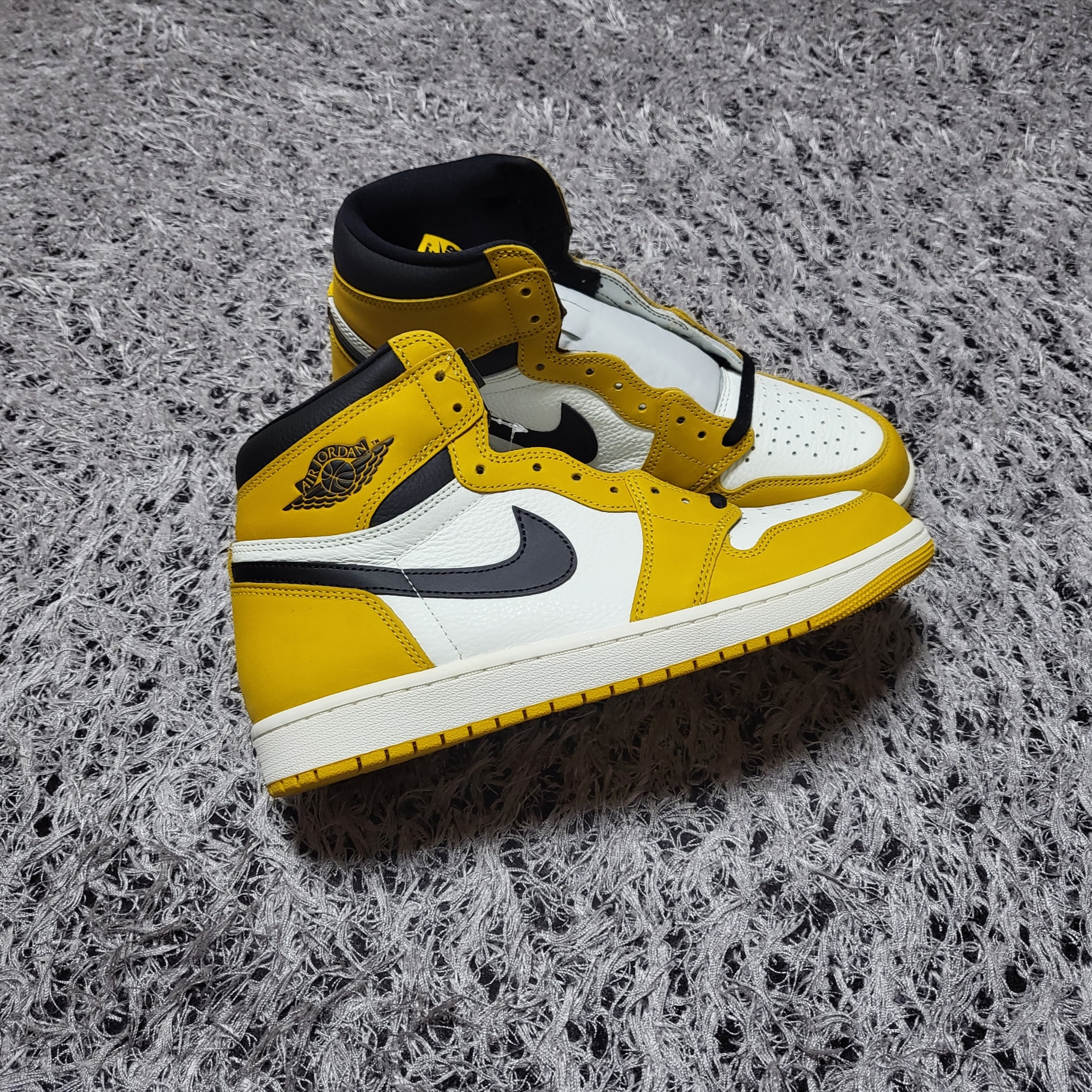 Jordan 1 Retro High OG Yellow Ochre 착용 스타일