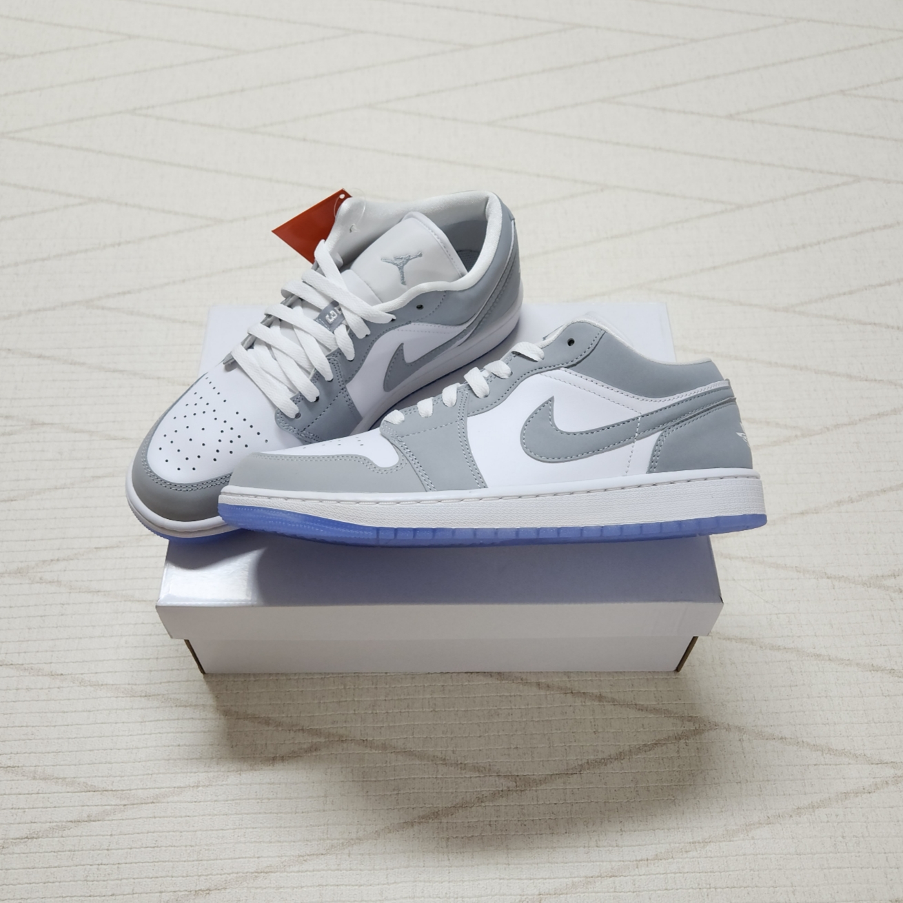 (W) Jordan 1 Low White Wolf Grey 착용 스타일 - 3
