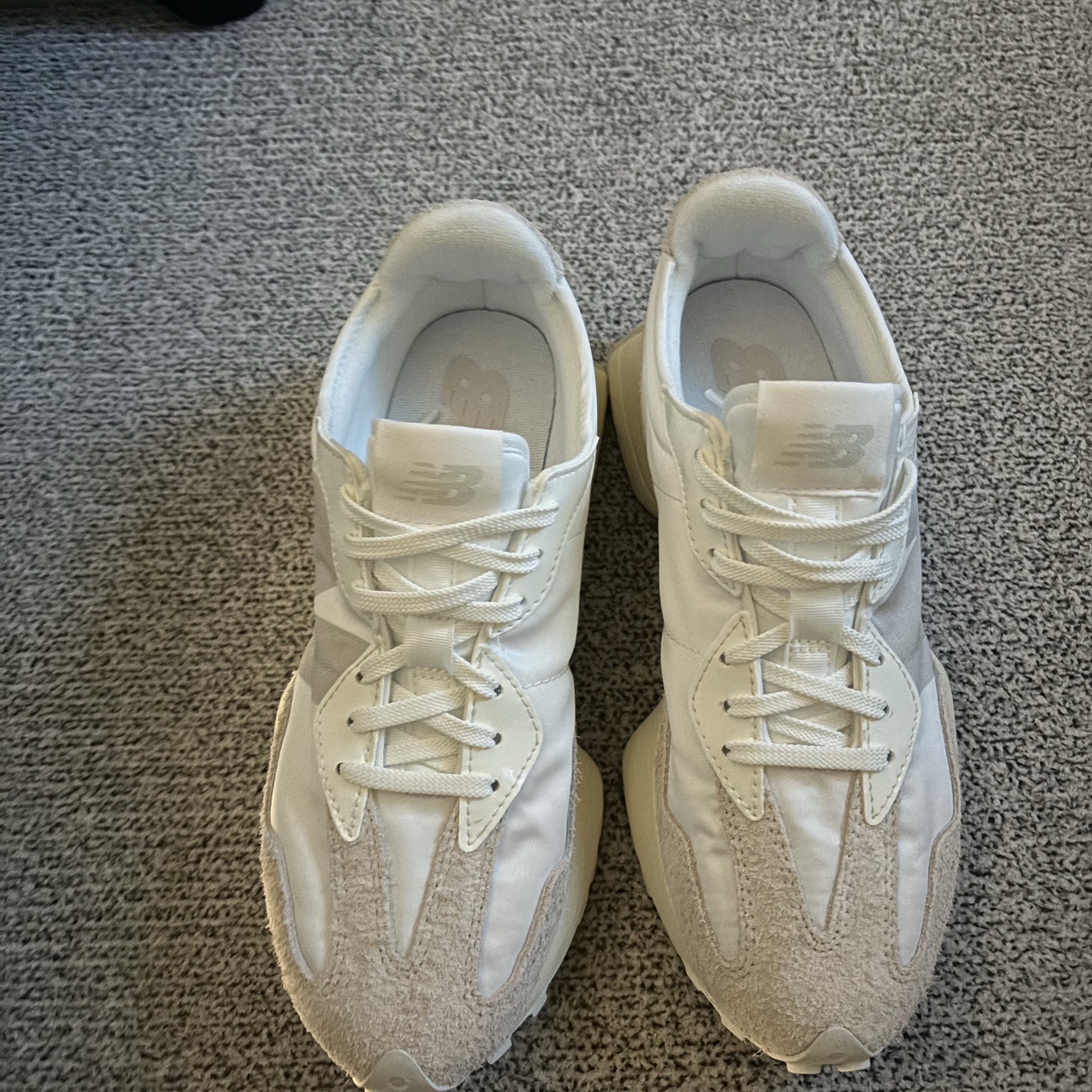 (W) New Balance 327 White Moonbeam 착용 스타일