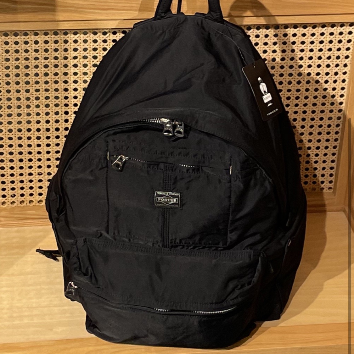 Porter Mile Daypack Black 착용 스타일