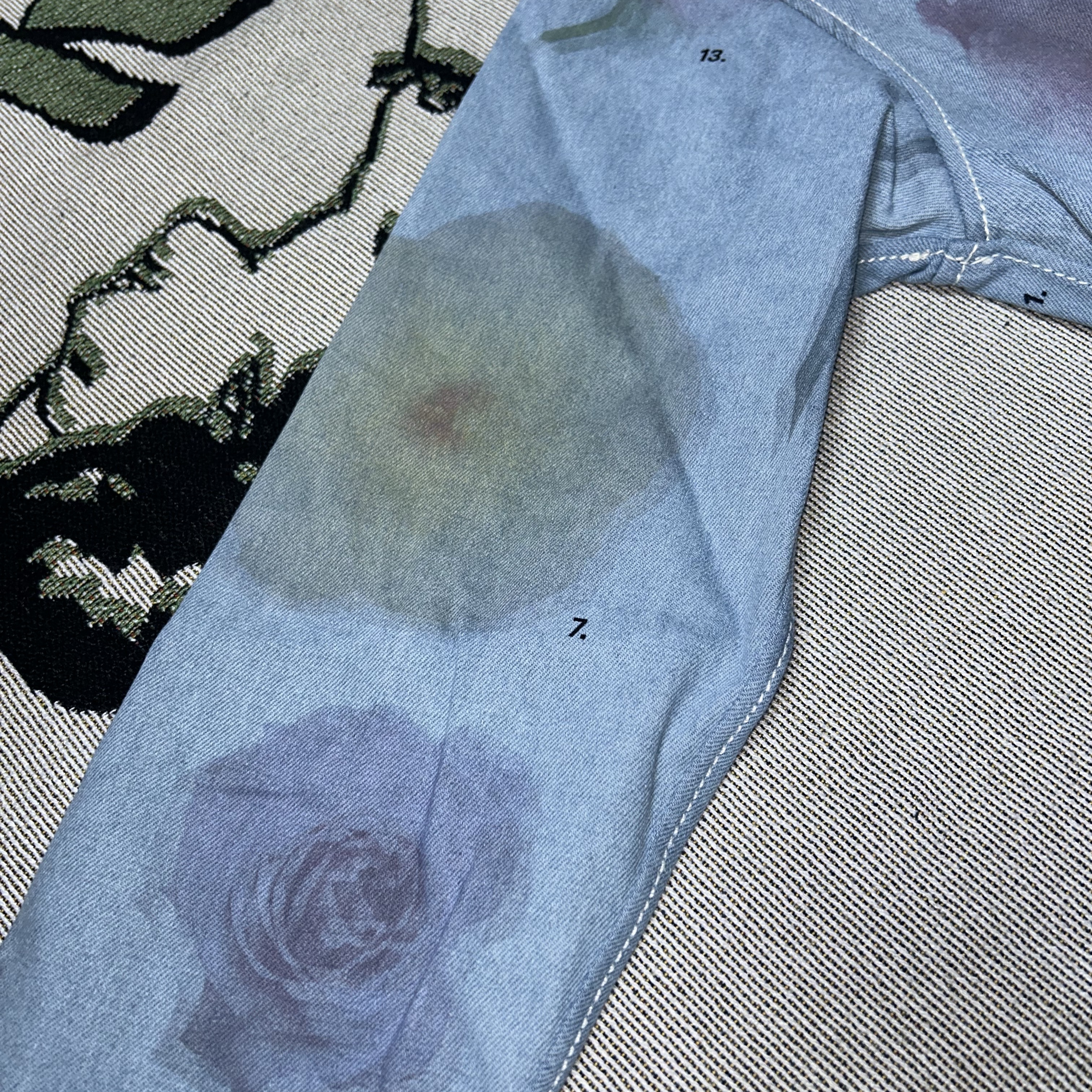 Sunnei Floral Printed Denim Shirt Light Wash 착용 스타일 - 4