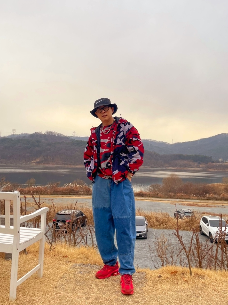 Zara x Ader Error Barrel Leg Jeans Blue, Supreme x Nike Arc Corduroy Hooded Jacket Red Camo - 22SS 착용 스타일 - 3