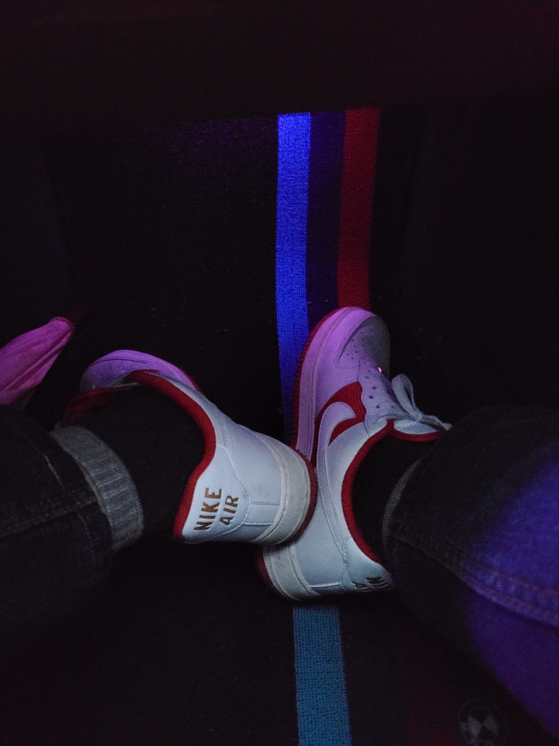 Nike Air Force 1 '07 Sail University Red 착용 스타일