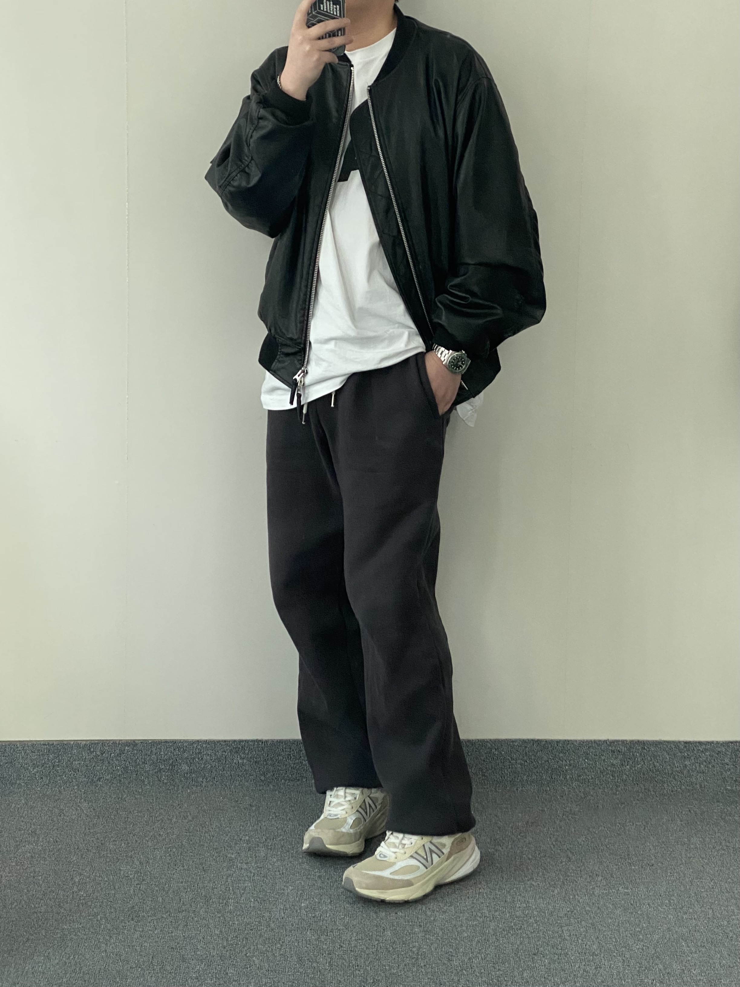 New Balance 990v6 Made in USA Cream Mindful Grey, Rolex Submariner Date 40mm 116610LV Green Oyster 착용 스타일