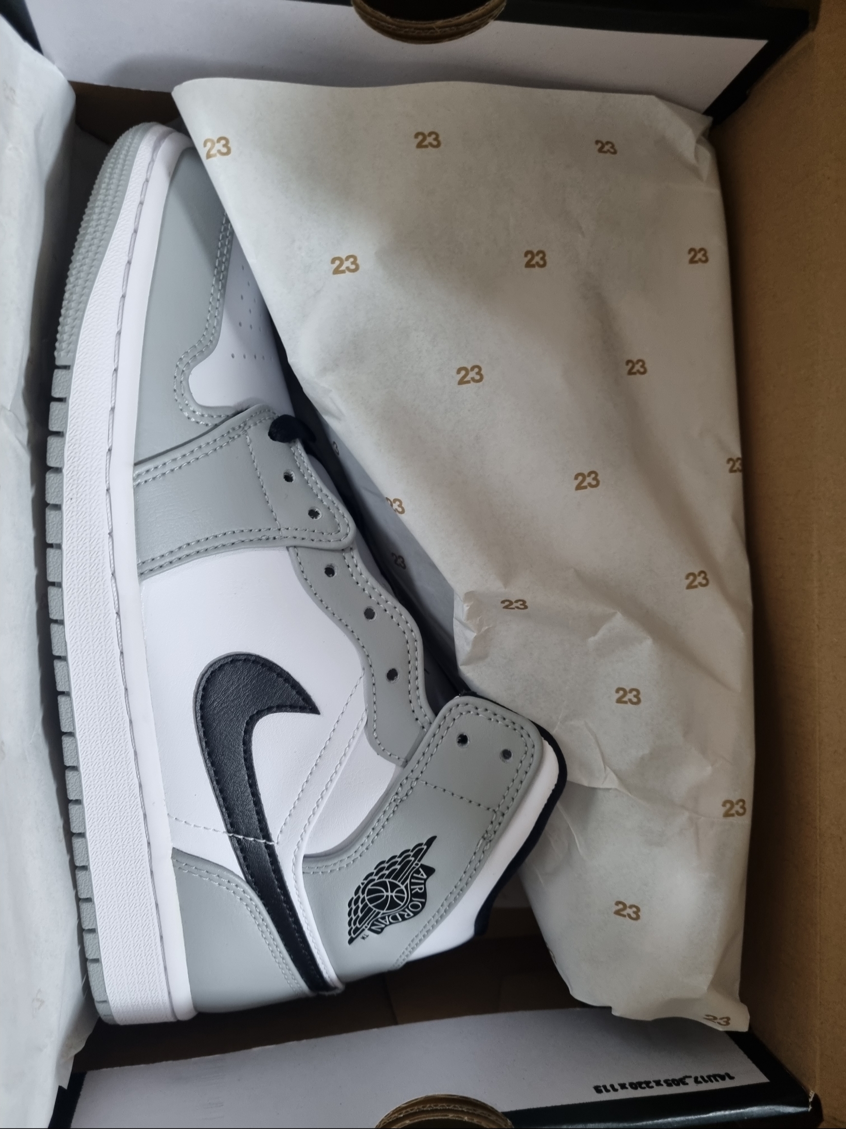 Jordan 1 Mid Light Smoke Grey 착용 스타일
