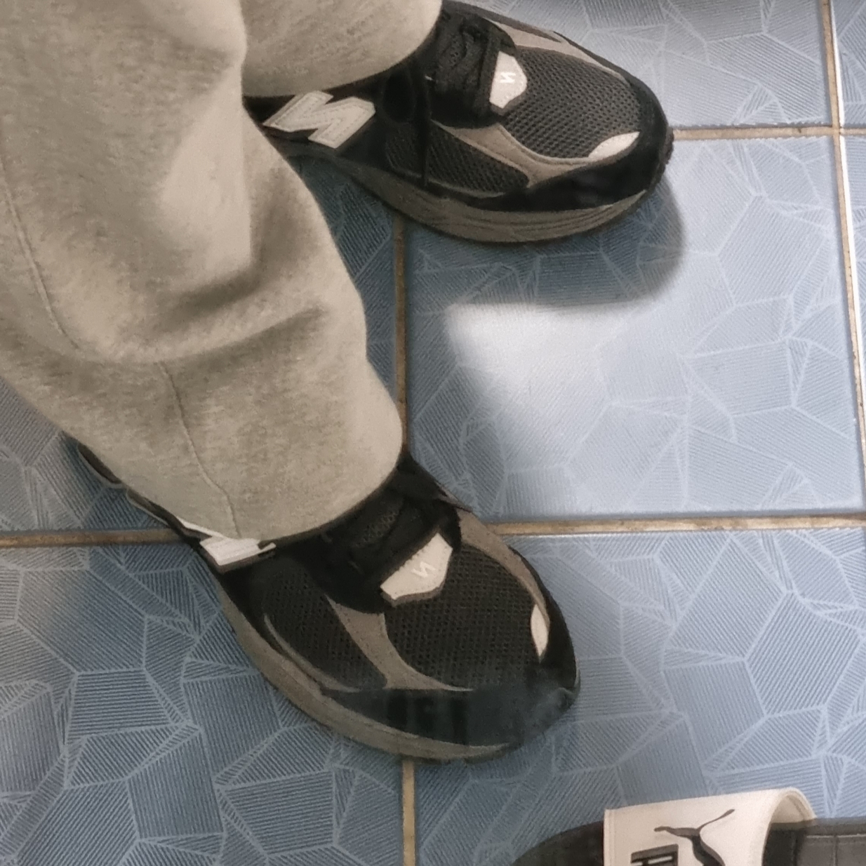 New Balance 2002R Black Dark Grey - JD Sports Exclusive 착용 스타일 - 2