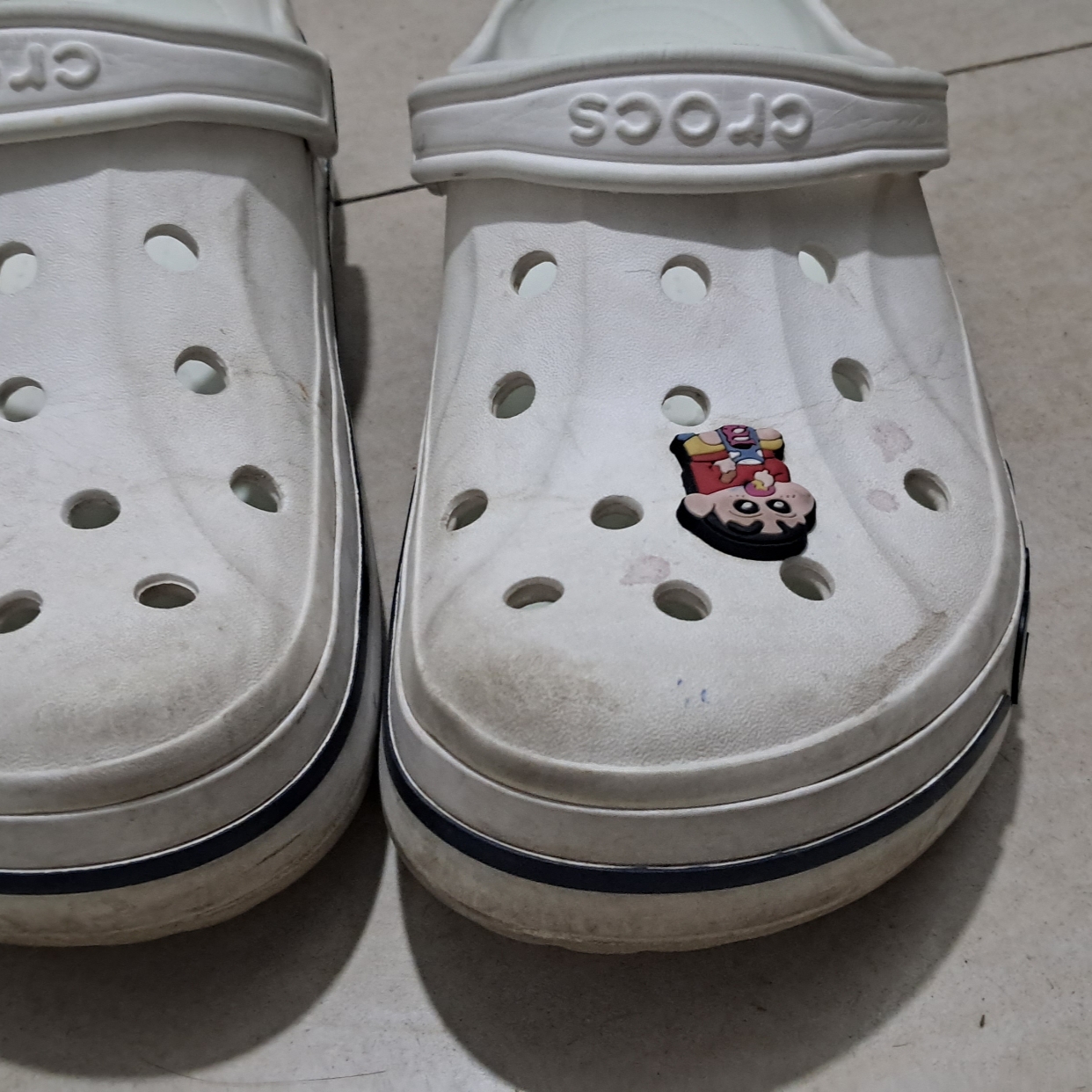 Crocs Bayaband Clog White Navy 착용 스타일