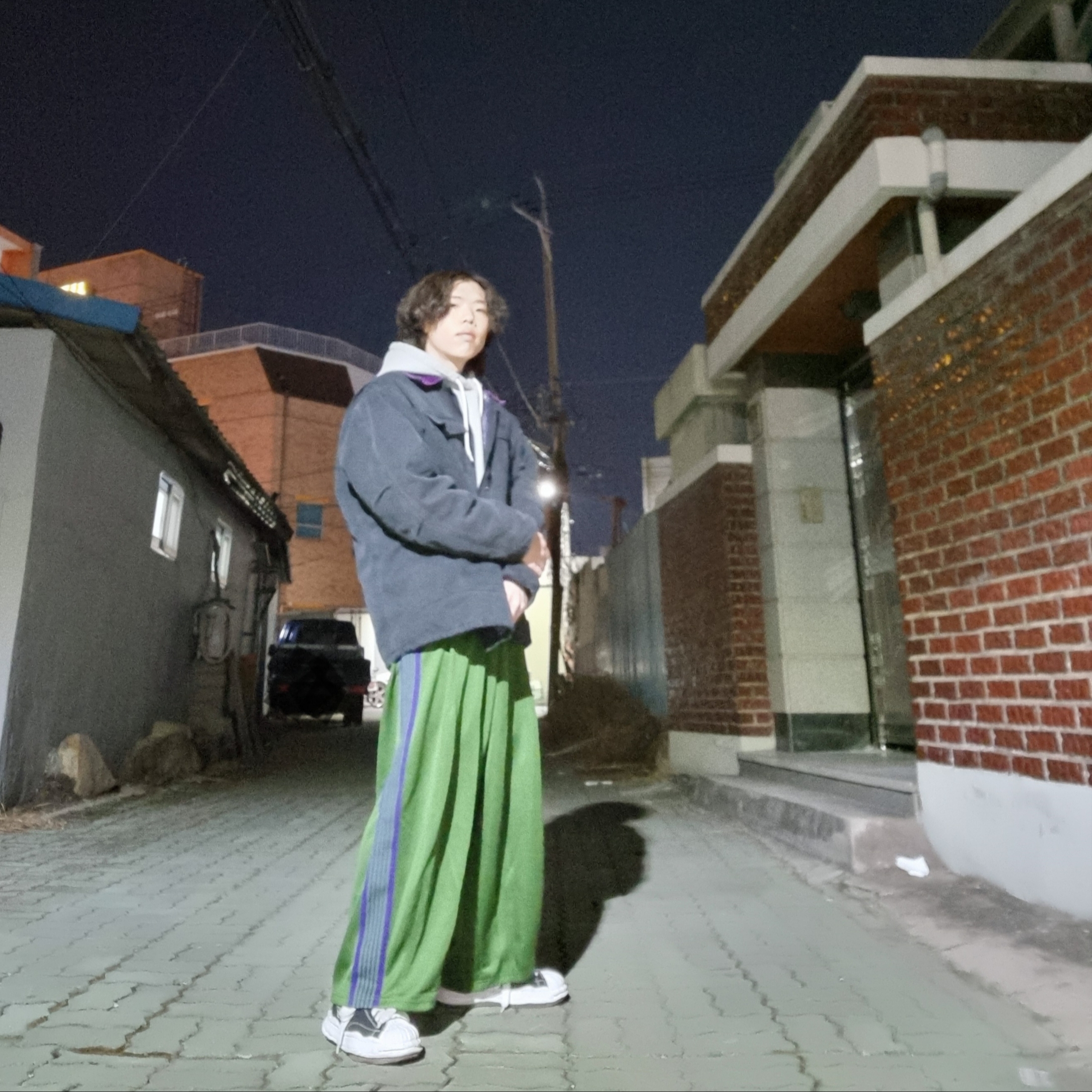 Needles H.D. Track Pants Poly Smooth Ivy Green, Maison Mihara Yasuhiro Blakey OG Sole Canvas Low-top Sneakers Black White 착용 스타일 - 1