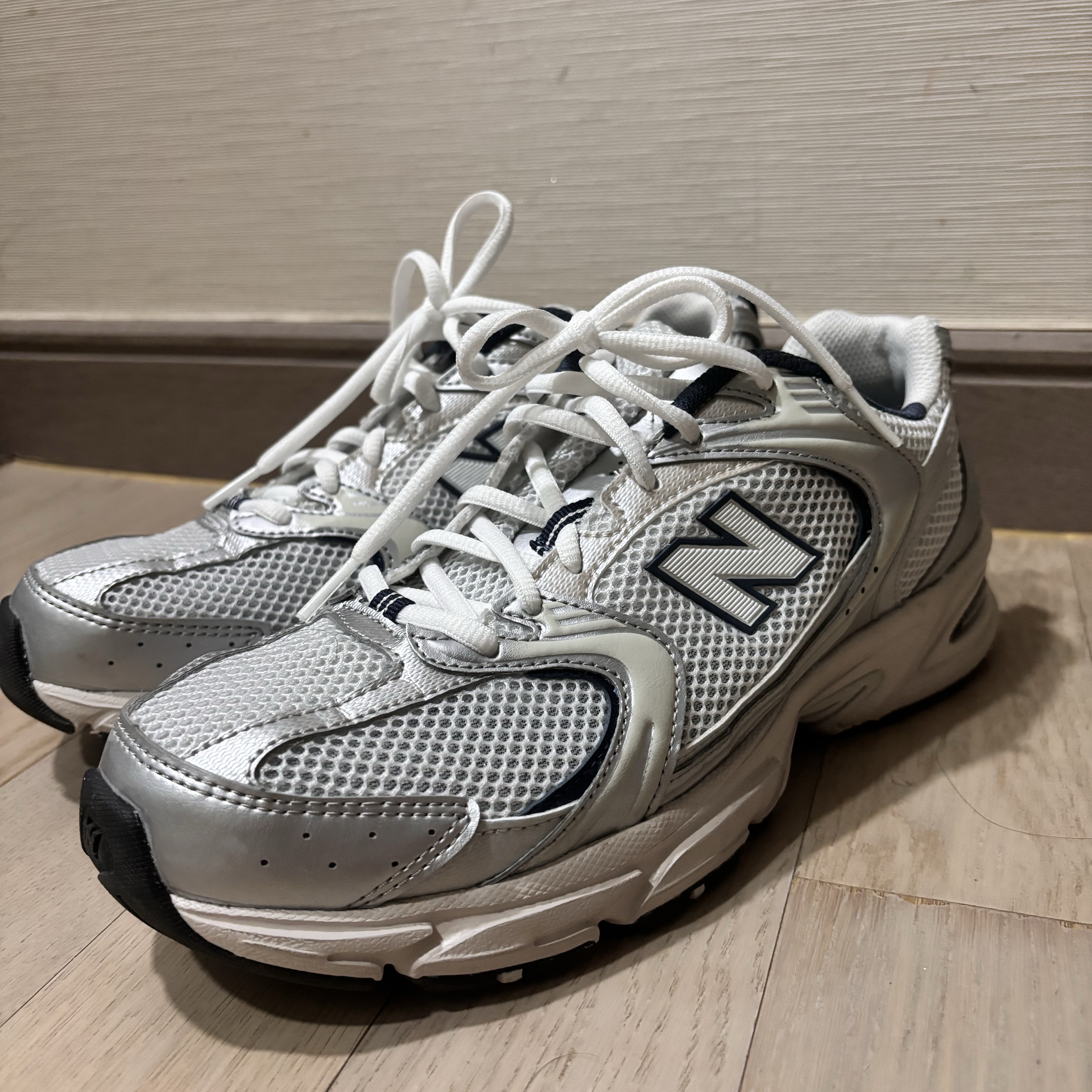 New Balance 530 Steel Grey 착용 스타일
