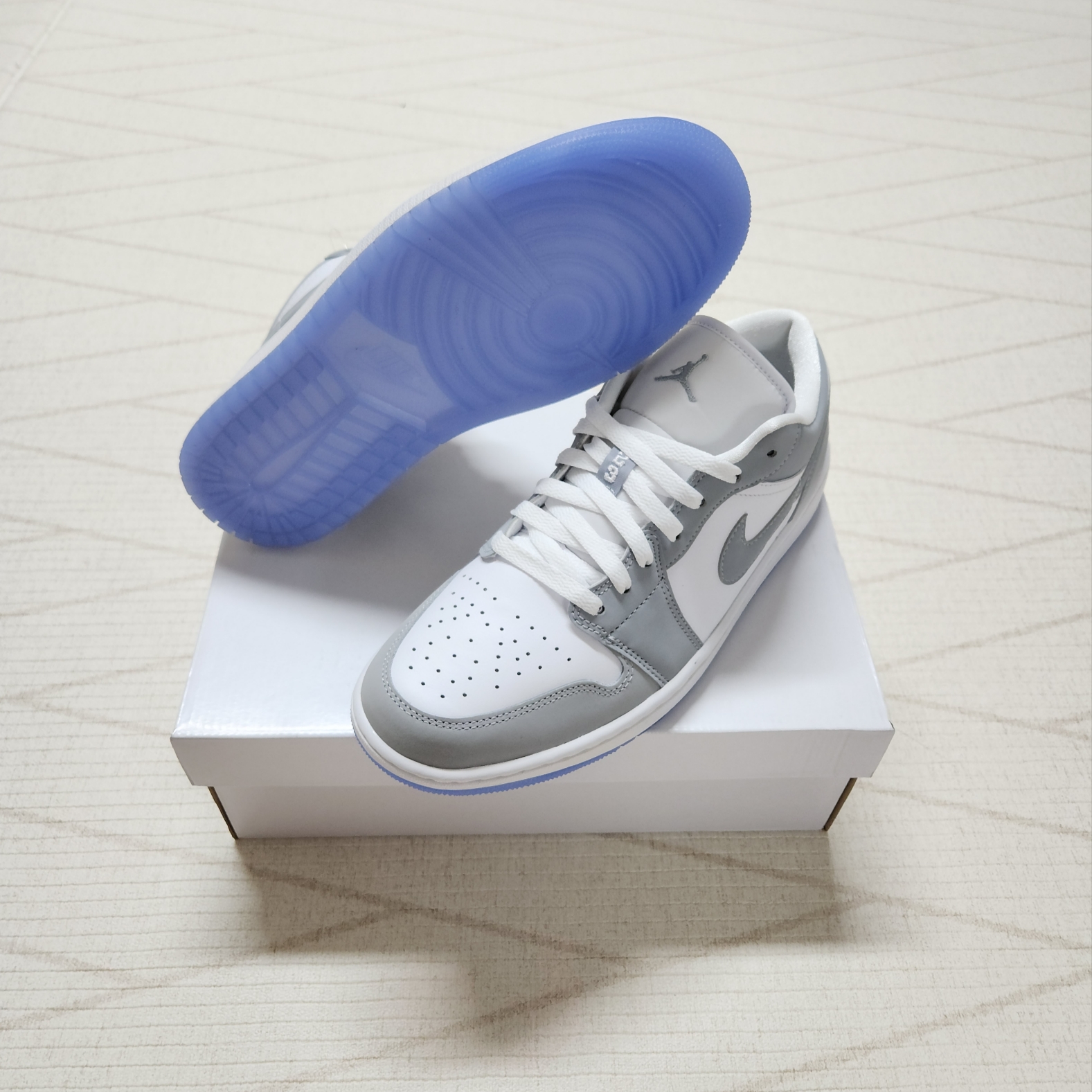 (W) Jordan 1 Low White Wolf Grey 착용 스타일 - 2