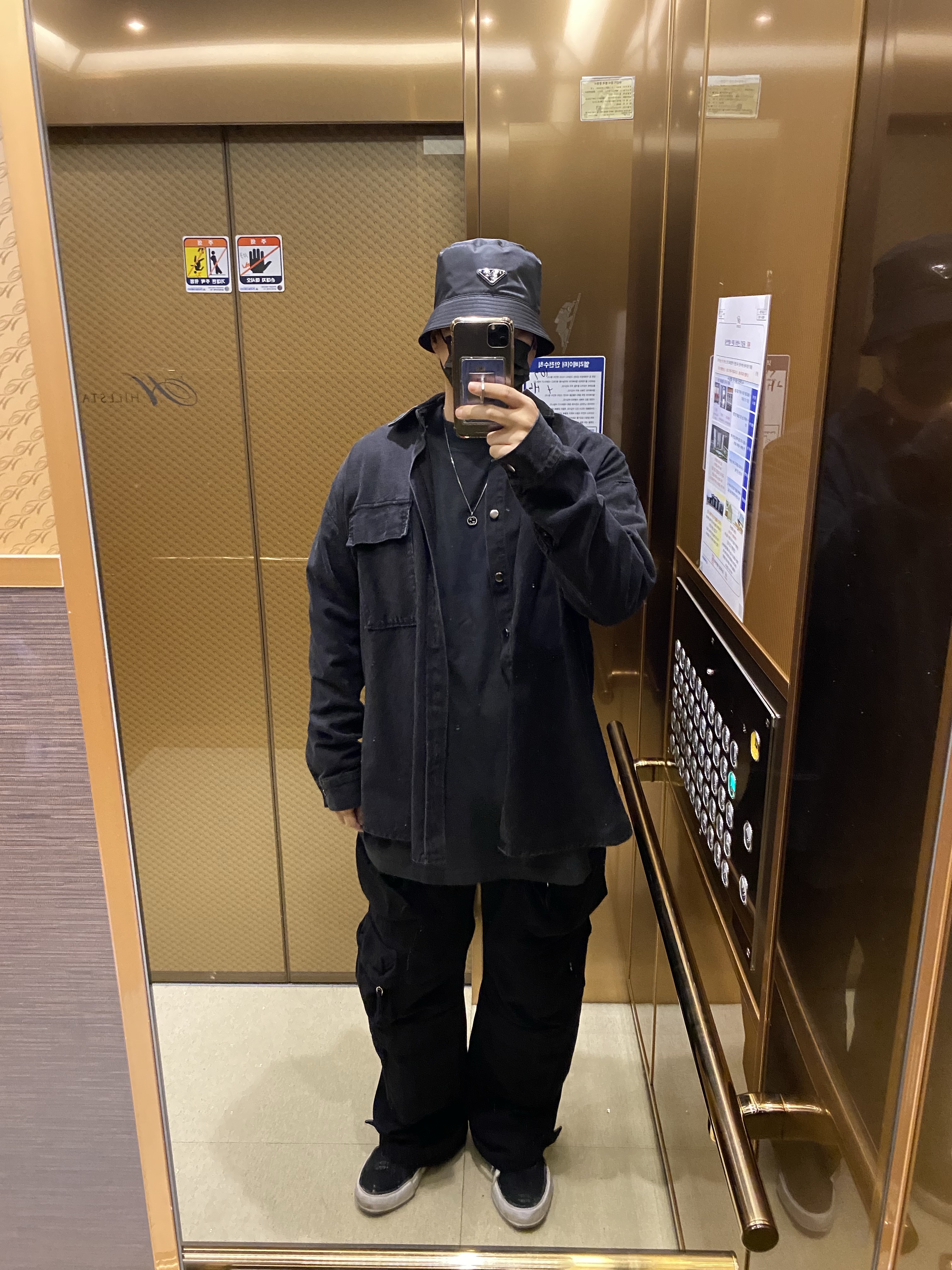 Maison Mihara Yasuhiro Baker OG Sole Canvas Low Cut Sneakers Black, Prada Re-Nylon Bucket Hat Black 착용 스타일