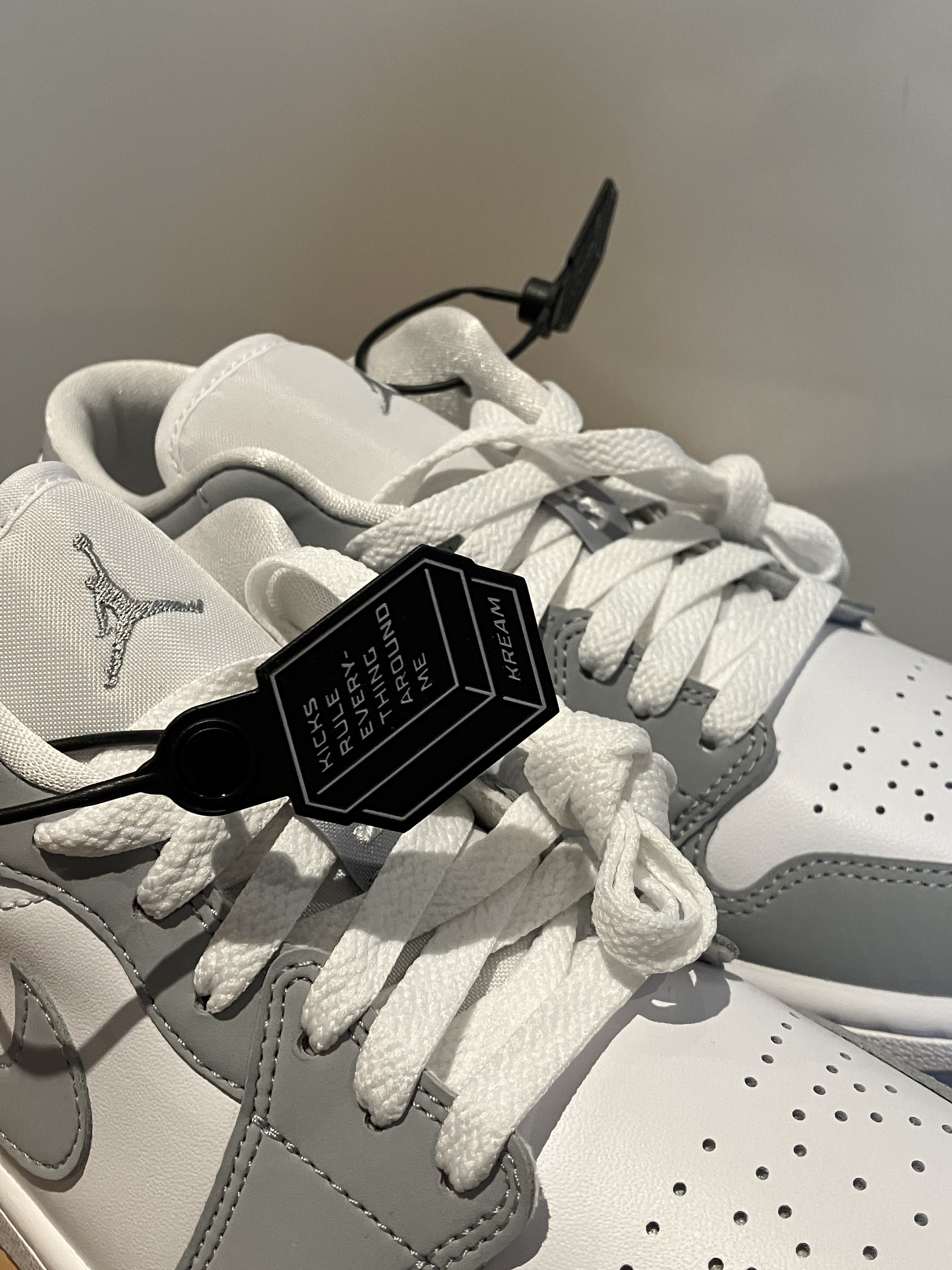 (W) Jordan 1 Low White Wolf Grey 착용 스타일 - 2